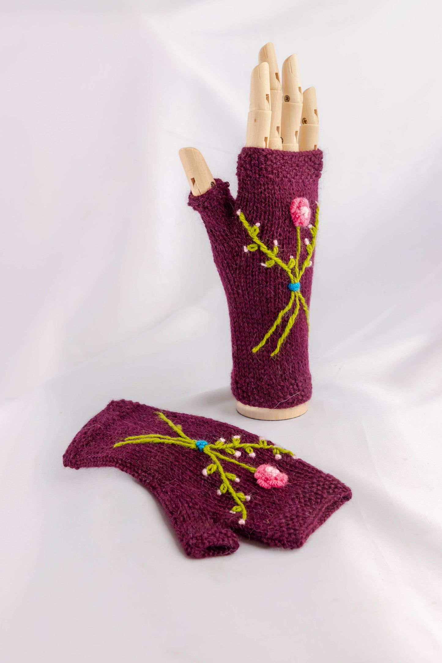 MITAINES BRODÉES EN ALPAGA PRUNE