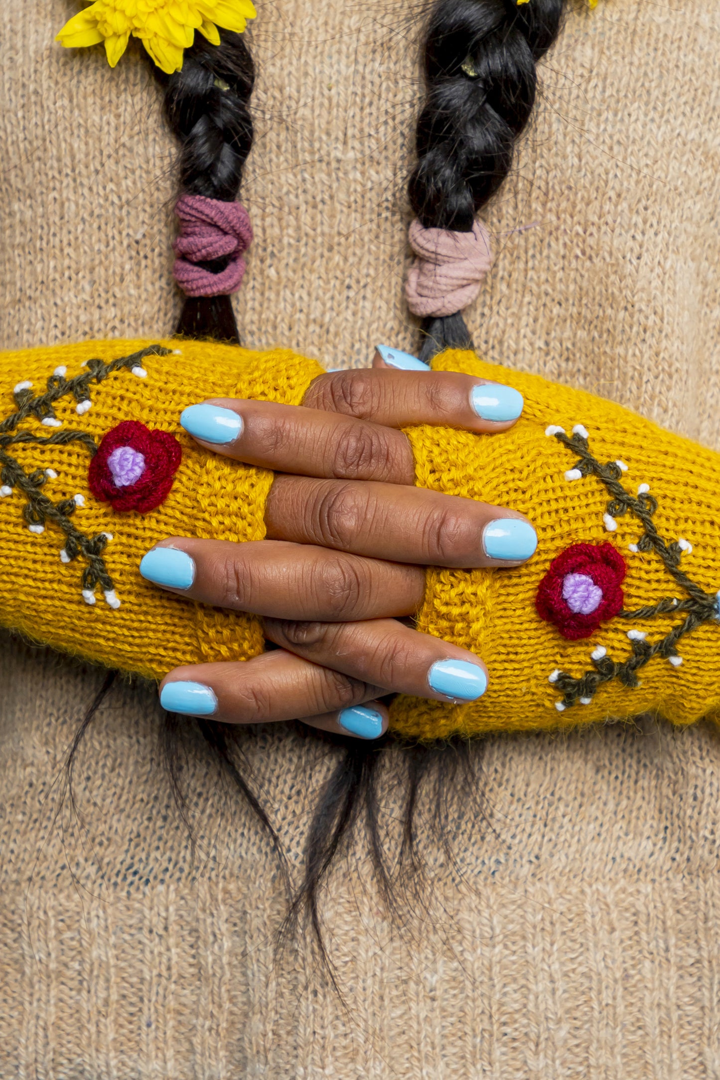 MITAINES BRODÉES EN ALPAGA JAUNES