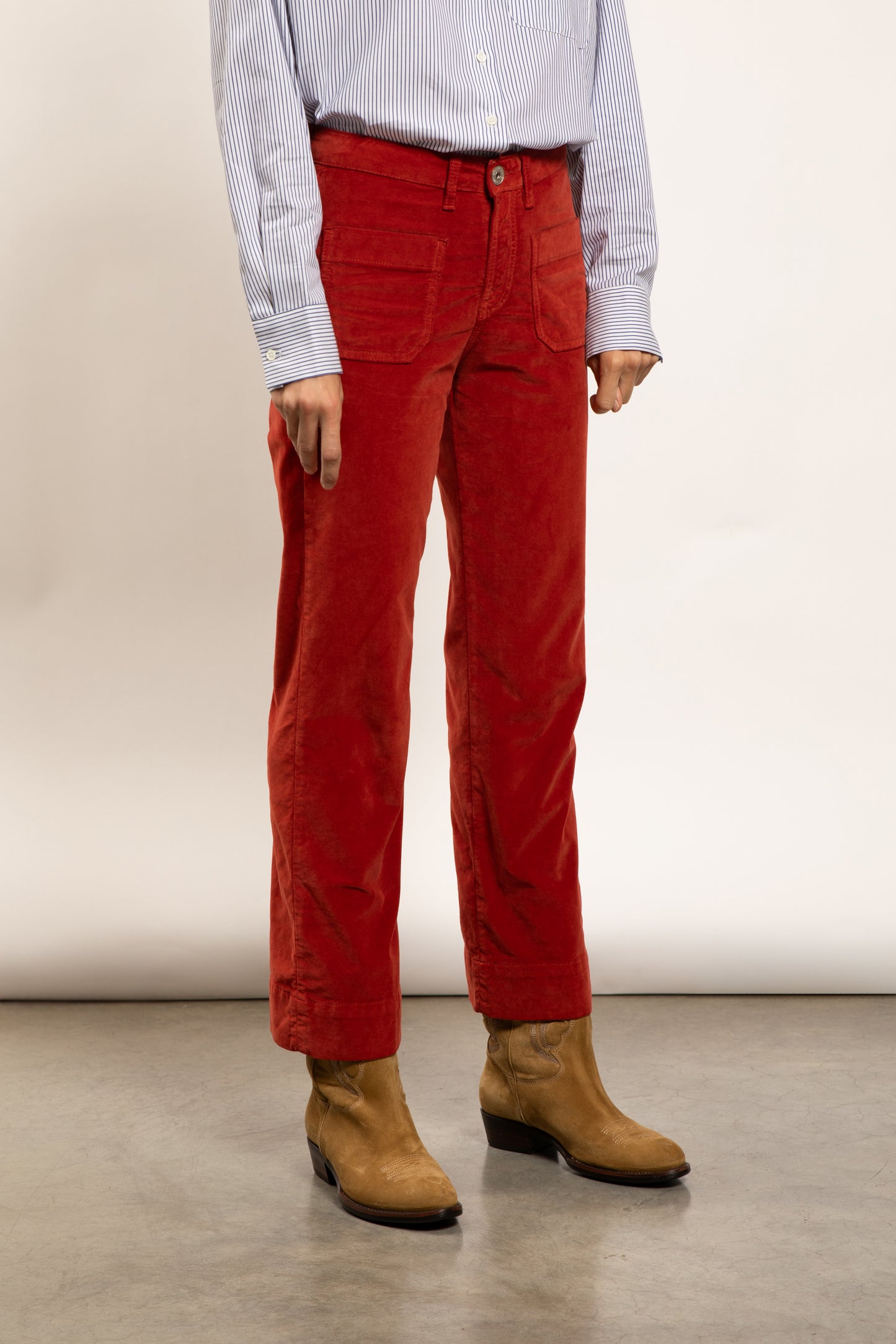 JEAN EN VELOURS LISSE ÉVASÉ ROUILLE