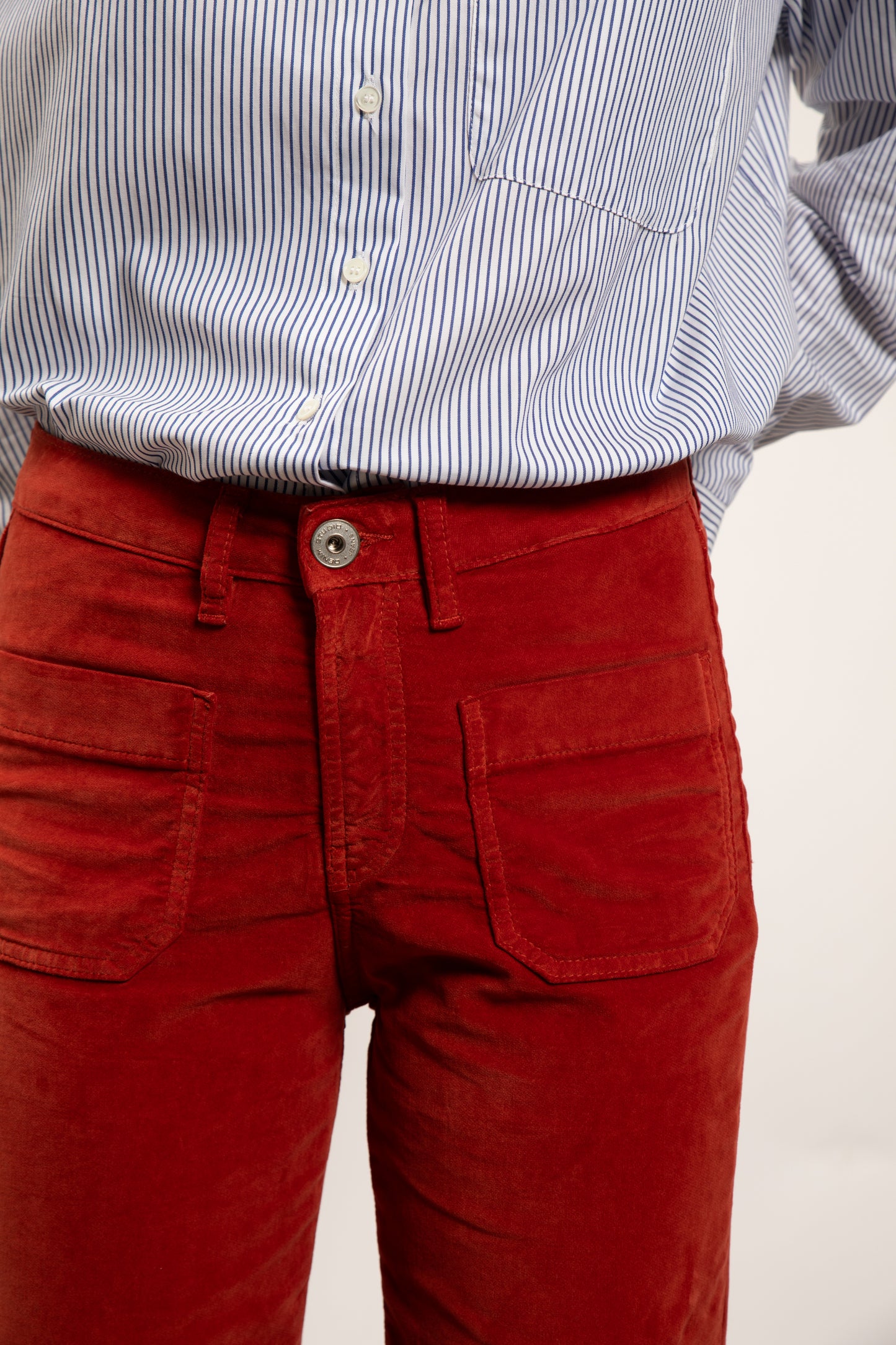 JEAN EN VELOURS LISSE ÉVASÉ ROUILLE