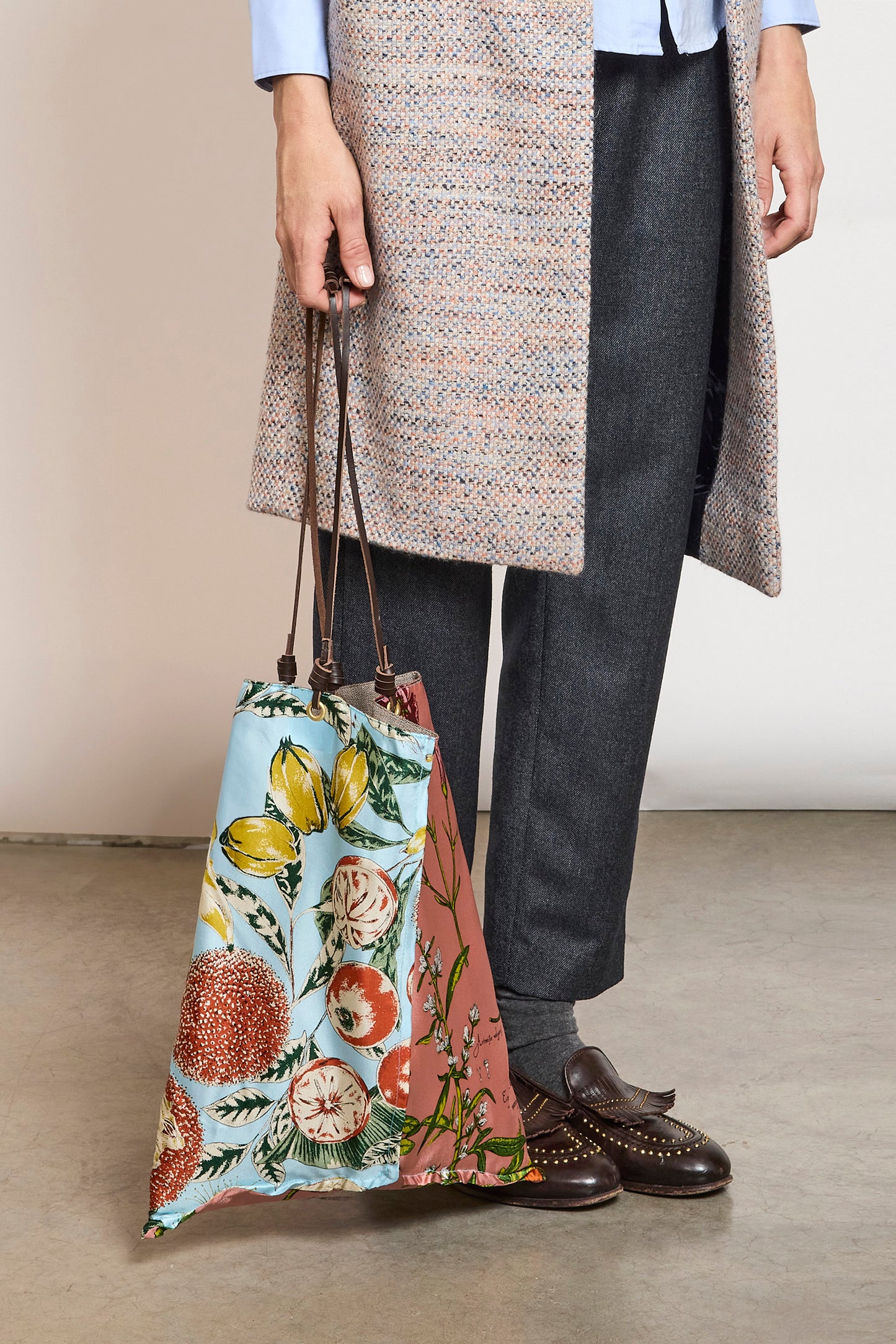 SILK REVERSIBLE BAG SKY