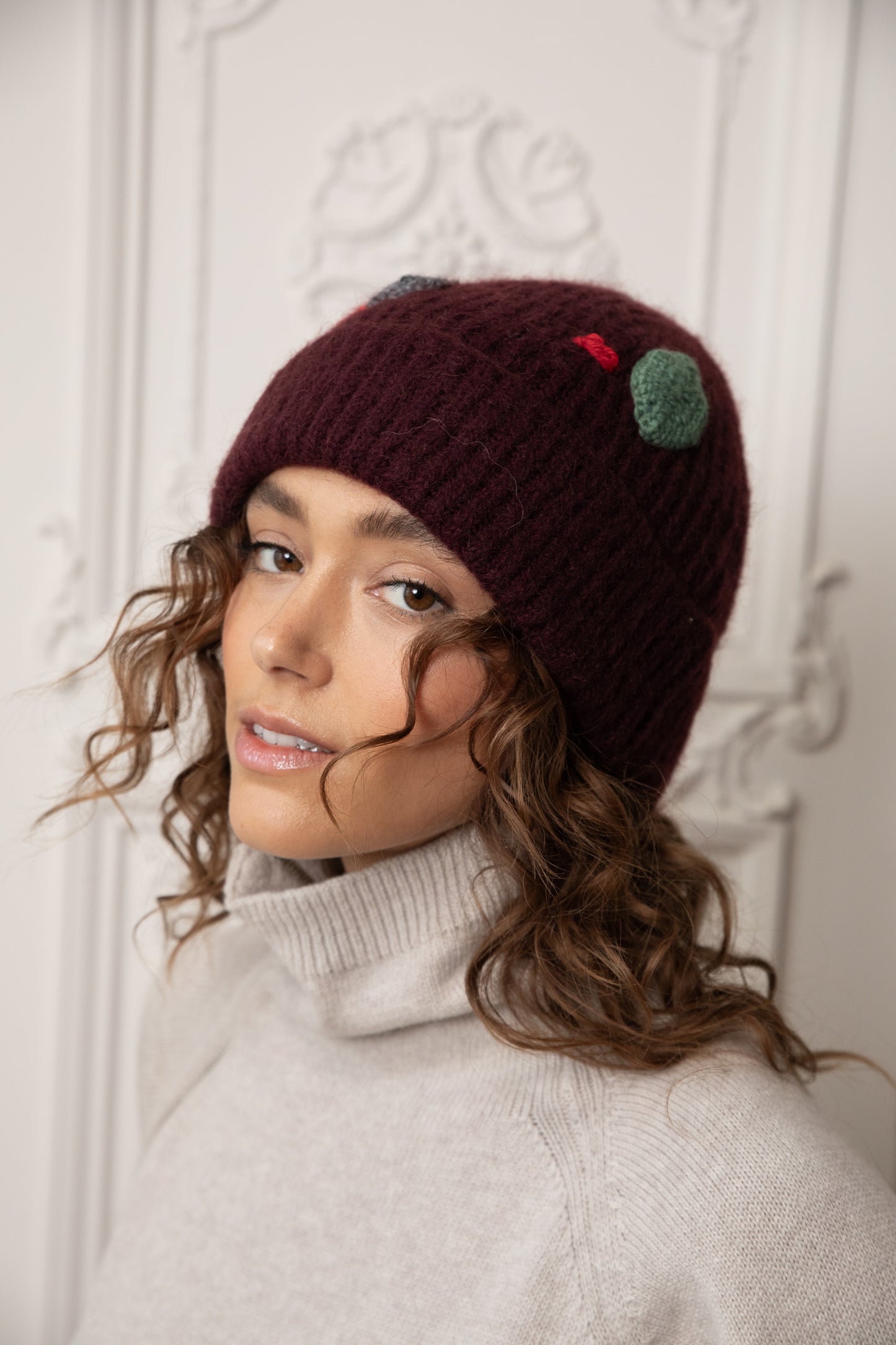EMBOIDERED WOOL HAT BURGUNDY