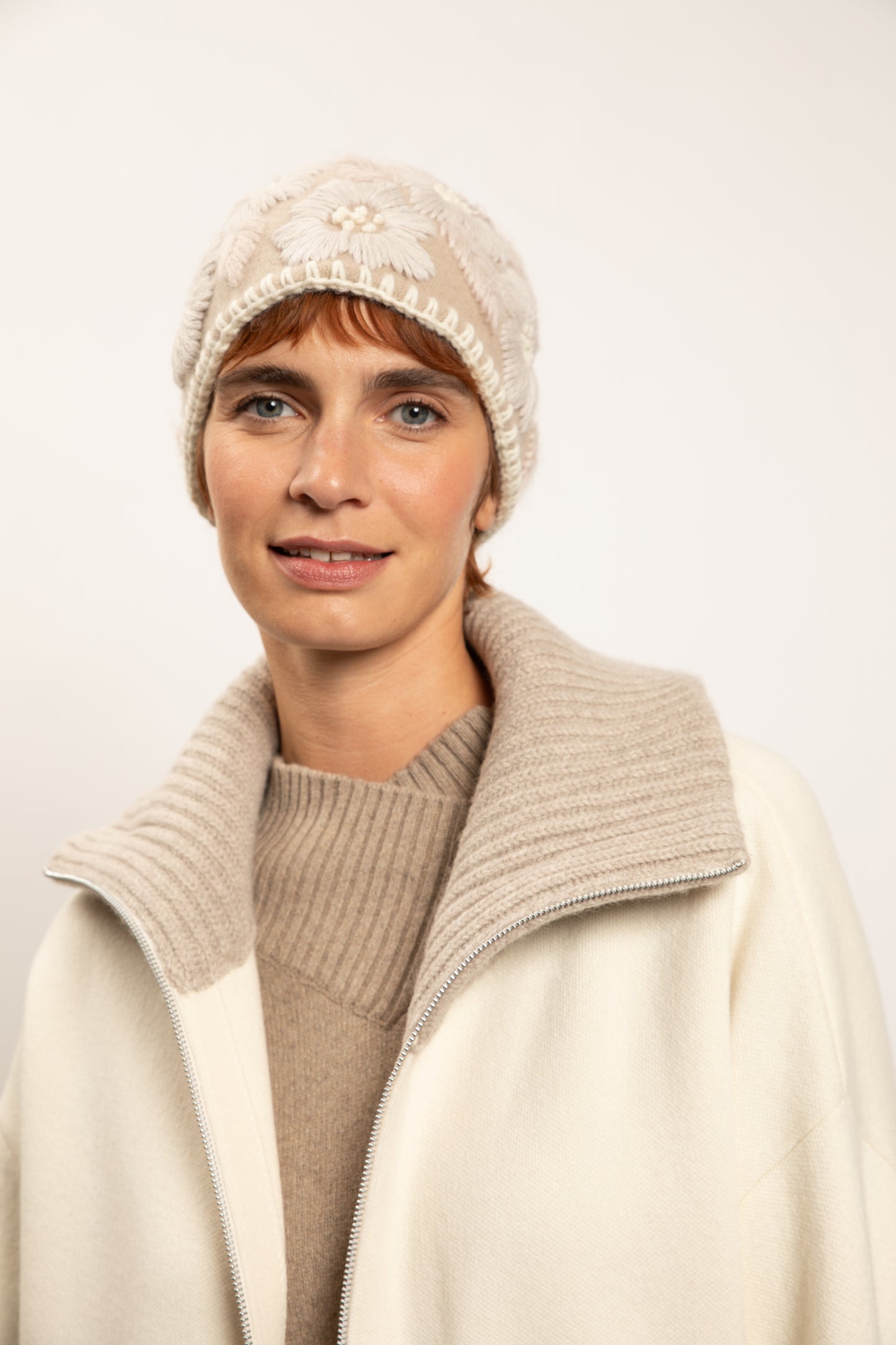 FLOWERS EMBROIDERED HAT LINEN