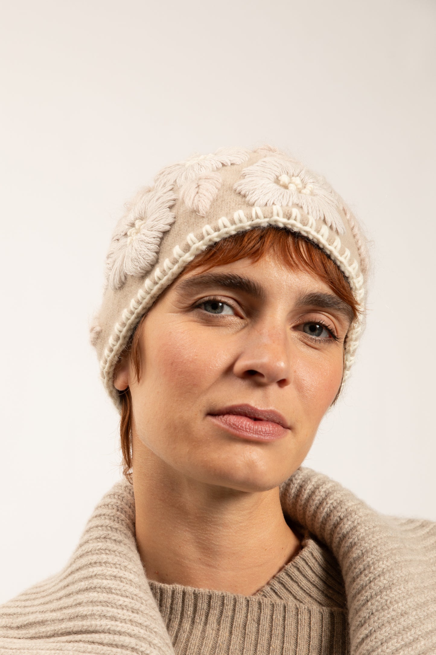 FLOWERS EMBROIDERED HAT LINEN