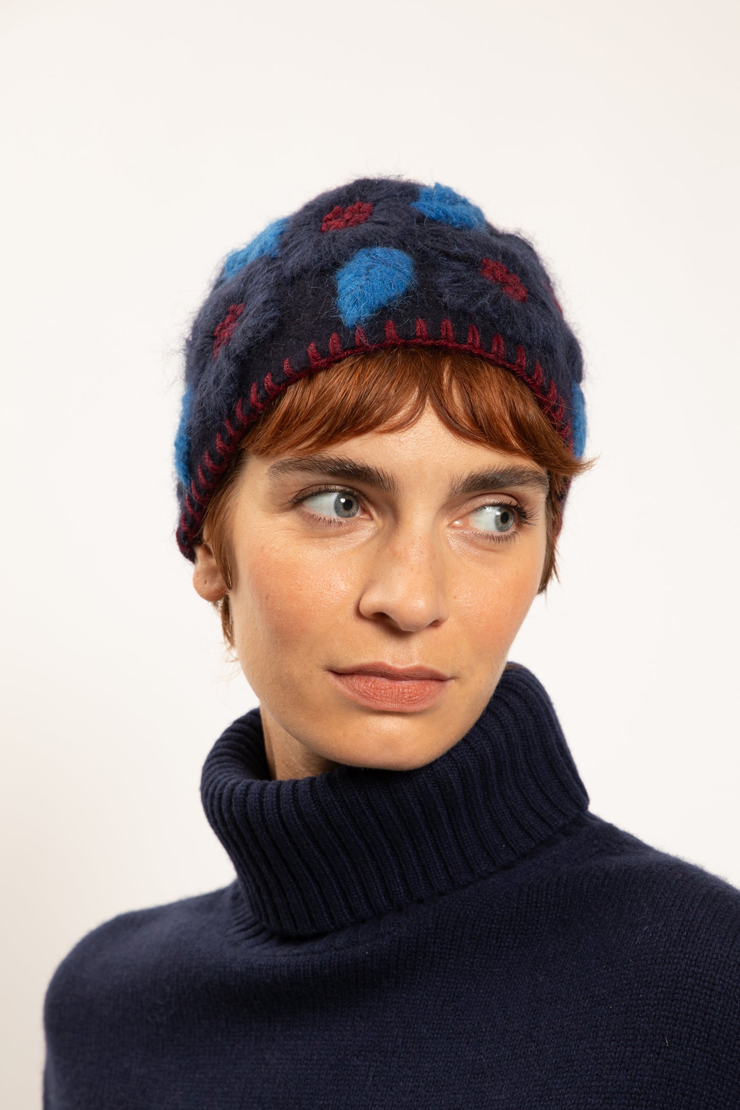 FLOWERS EMBROIDERED HAT NAVY