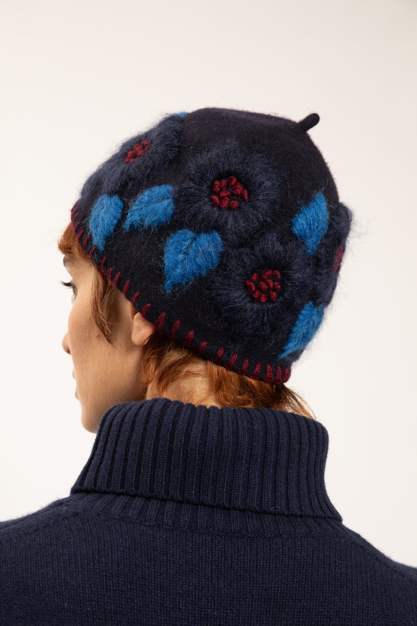 FLOWERS EMBROIDERED HAT NAVY