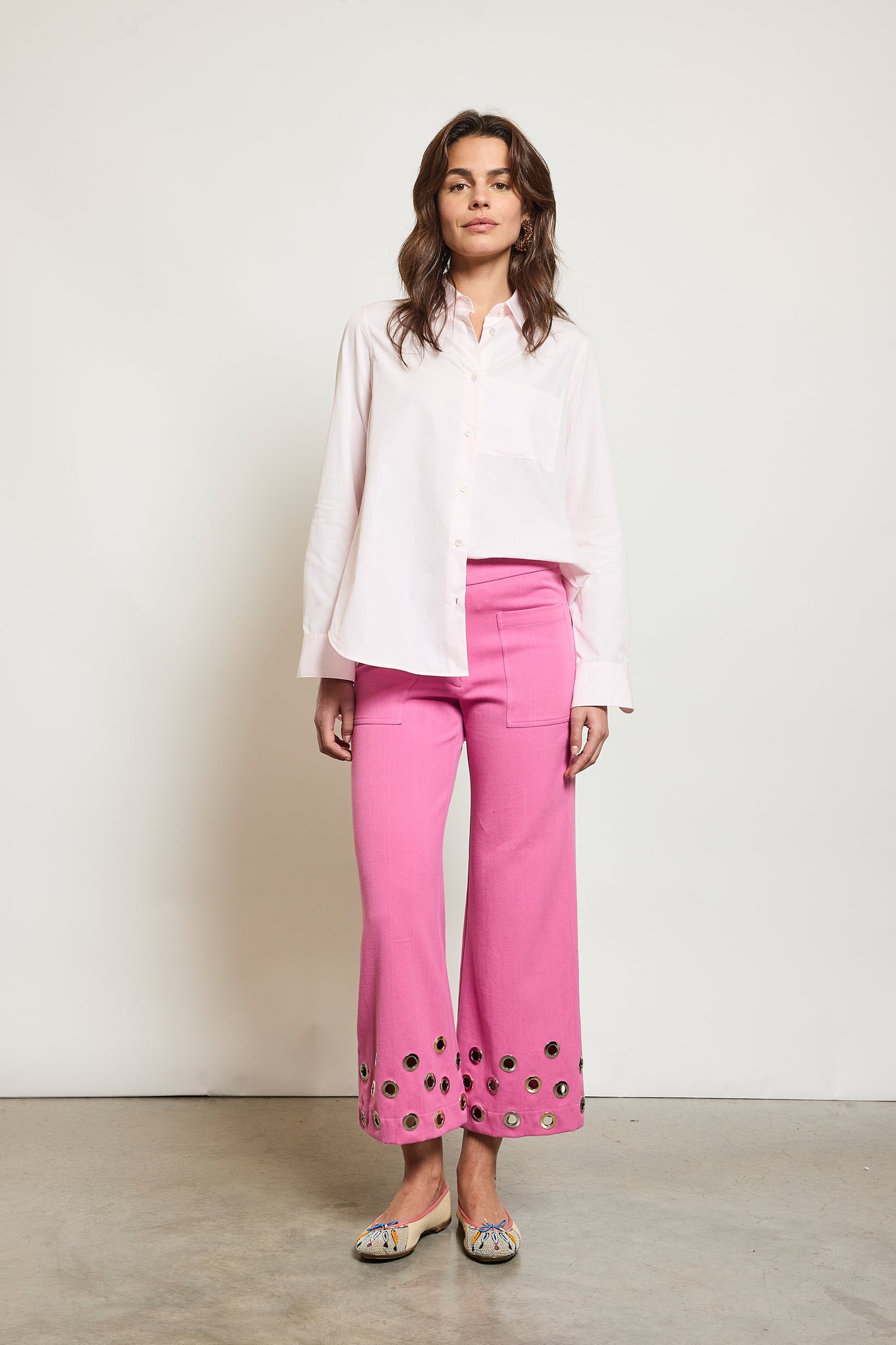PANTALON À ŒILLETS ROSE
