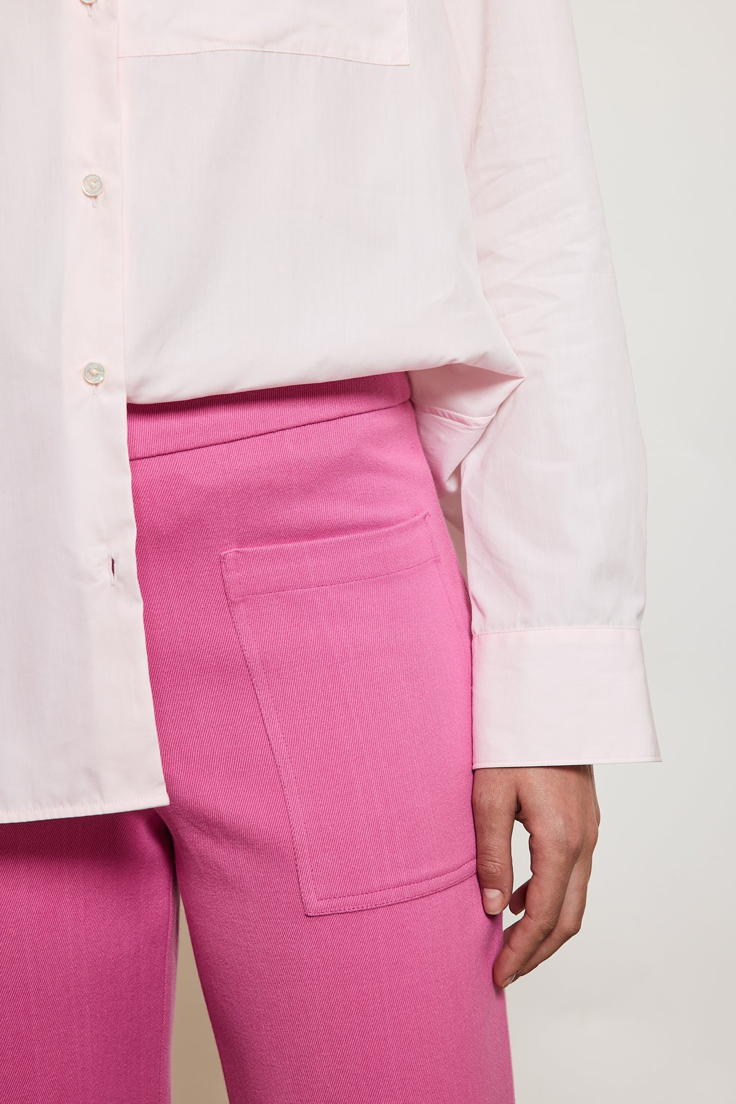 PANTALON À ŒILLETS ROSE