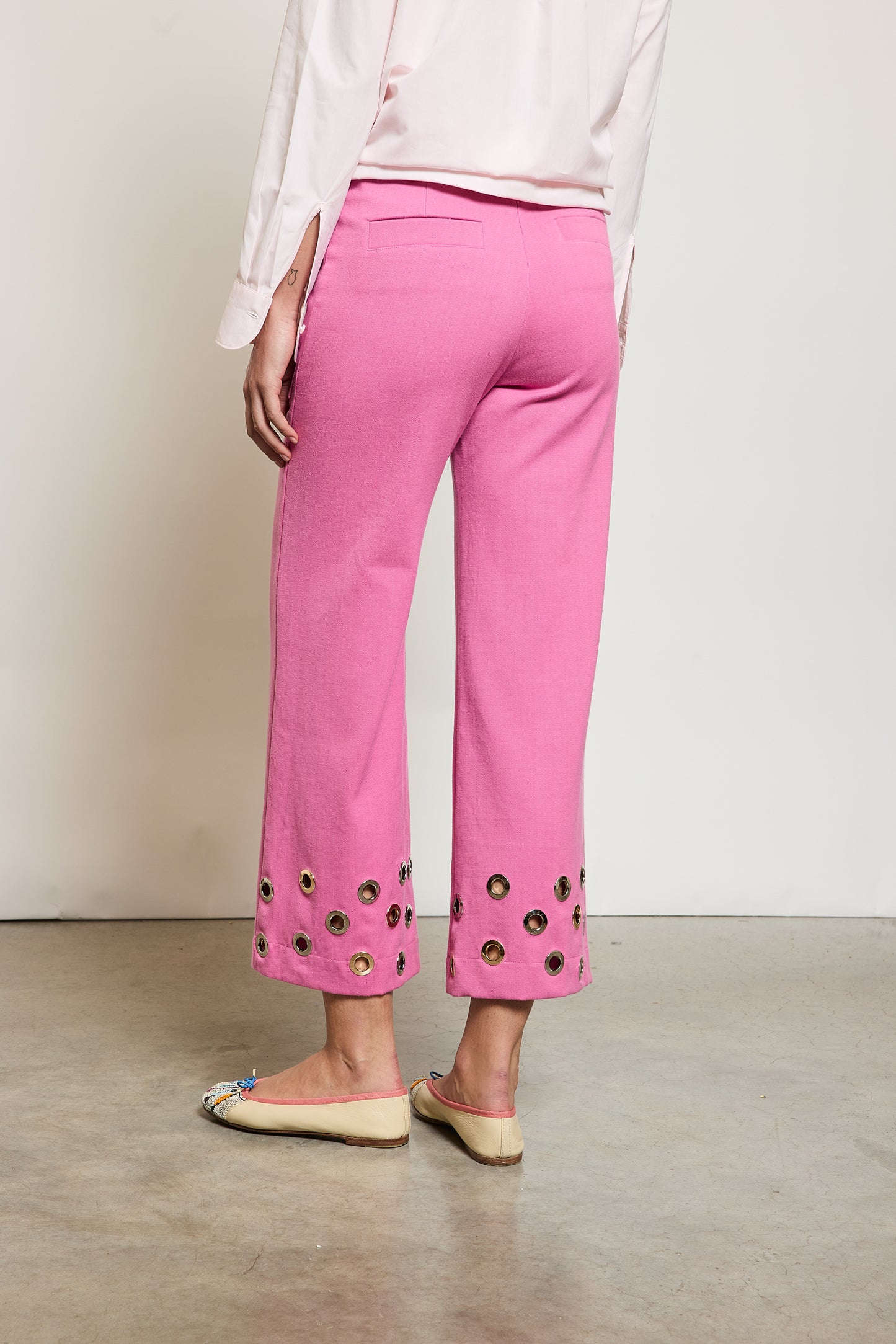 PANTALON À ŒILLETS ROSE