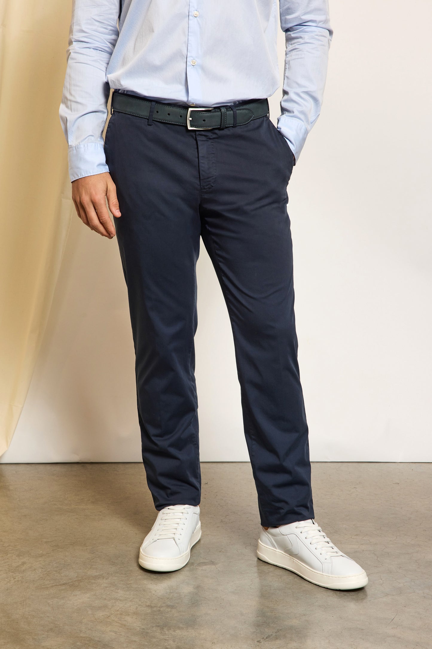 PANTALON SATINÉ SLIM FIT MARINE