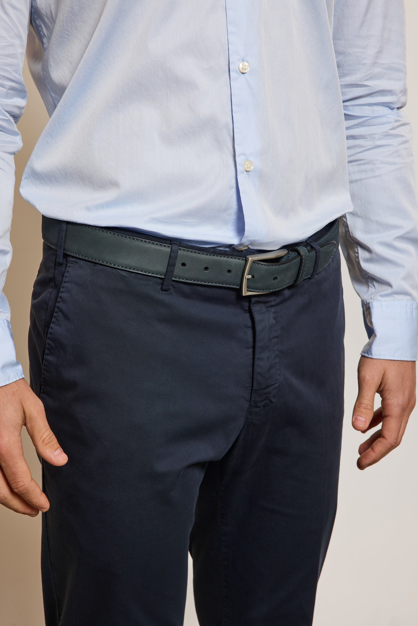 PANTALON SATINÉ SLIM FIT MARINE