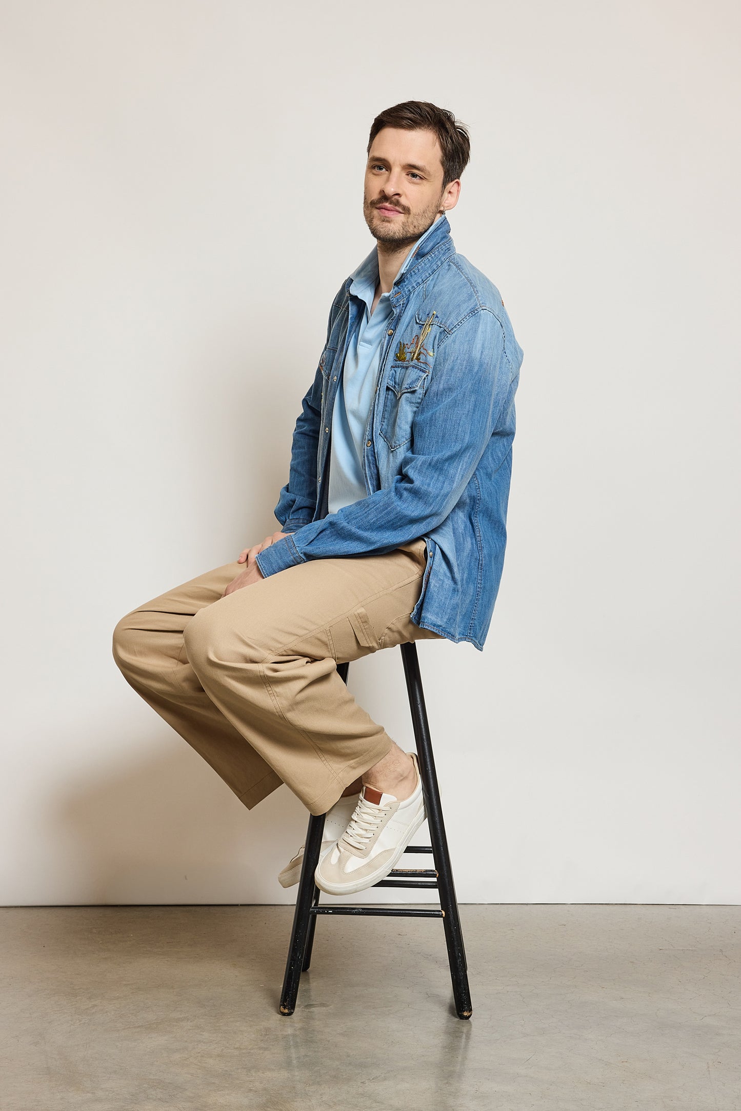 PANTALON MULTIPOCHES BEIGE