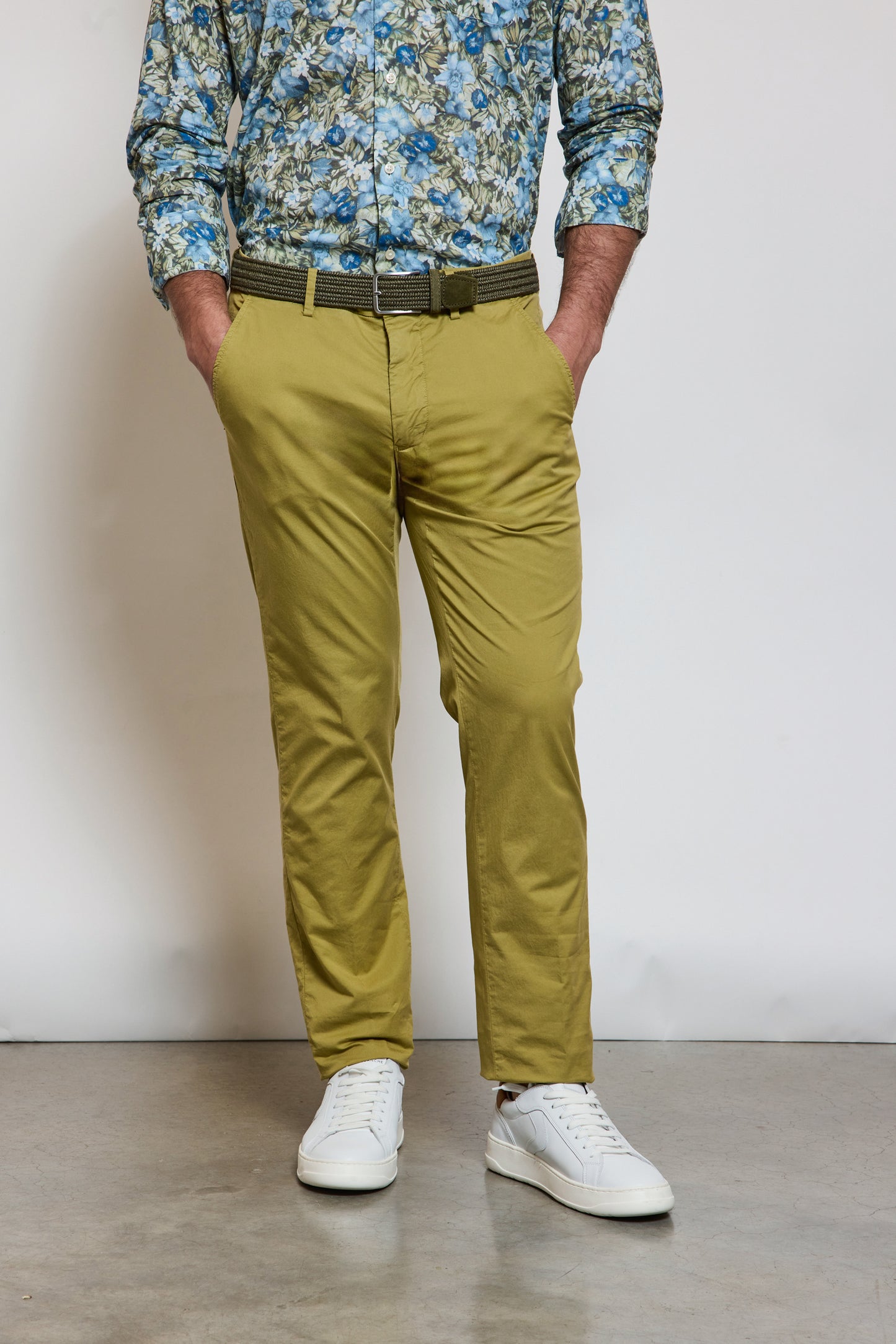 PANTALON EN GABARDINE OLIVE