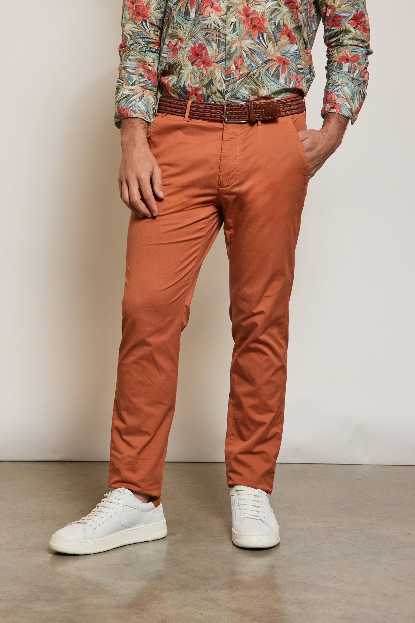 PANTALON EN GABARDINE TERRACOTTA