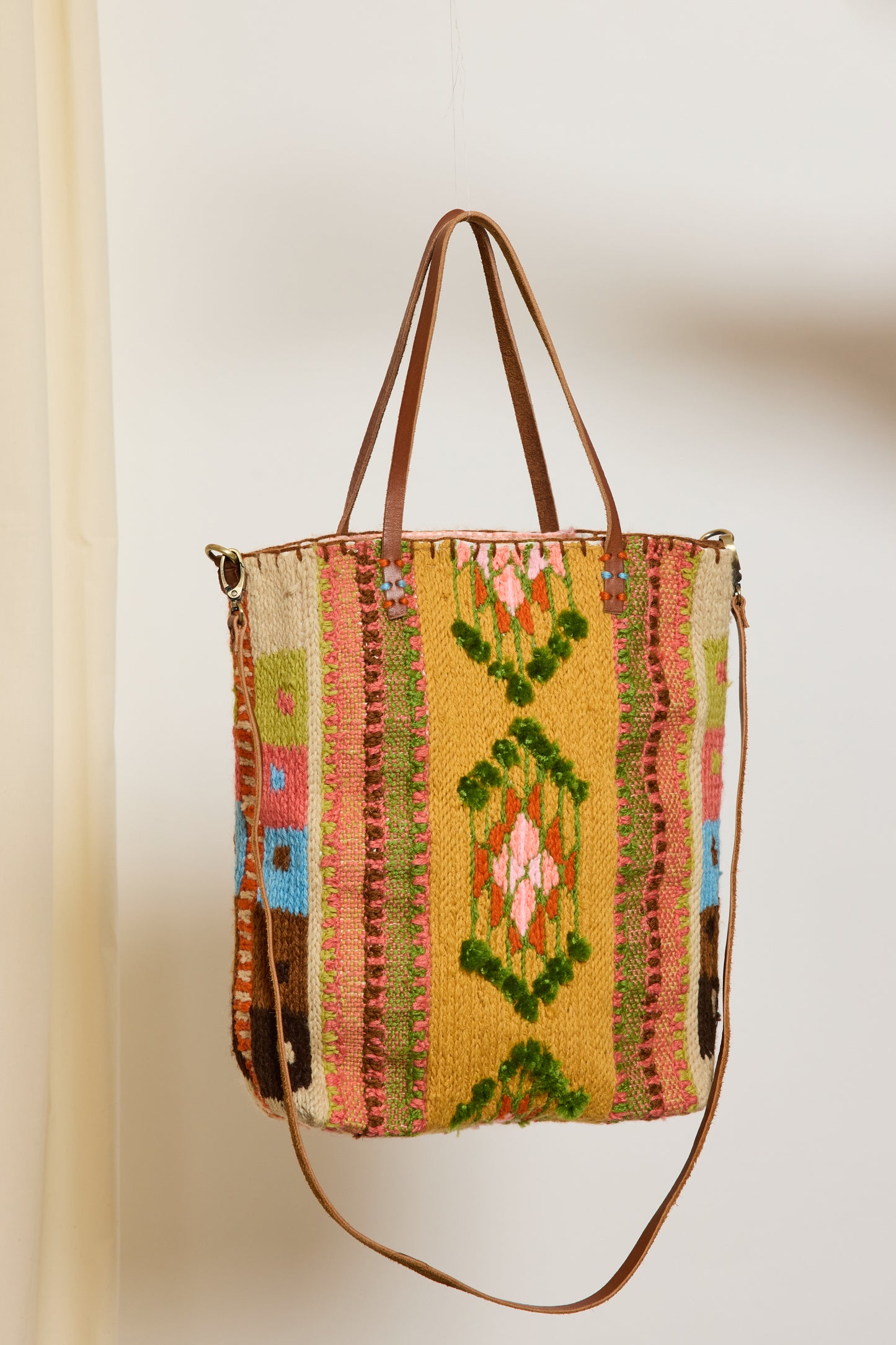 EMBROIDERED TOTE BAG MULTICOLORED
