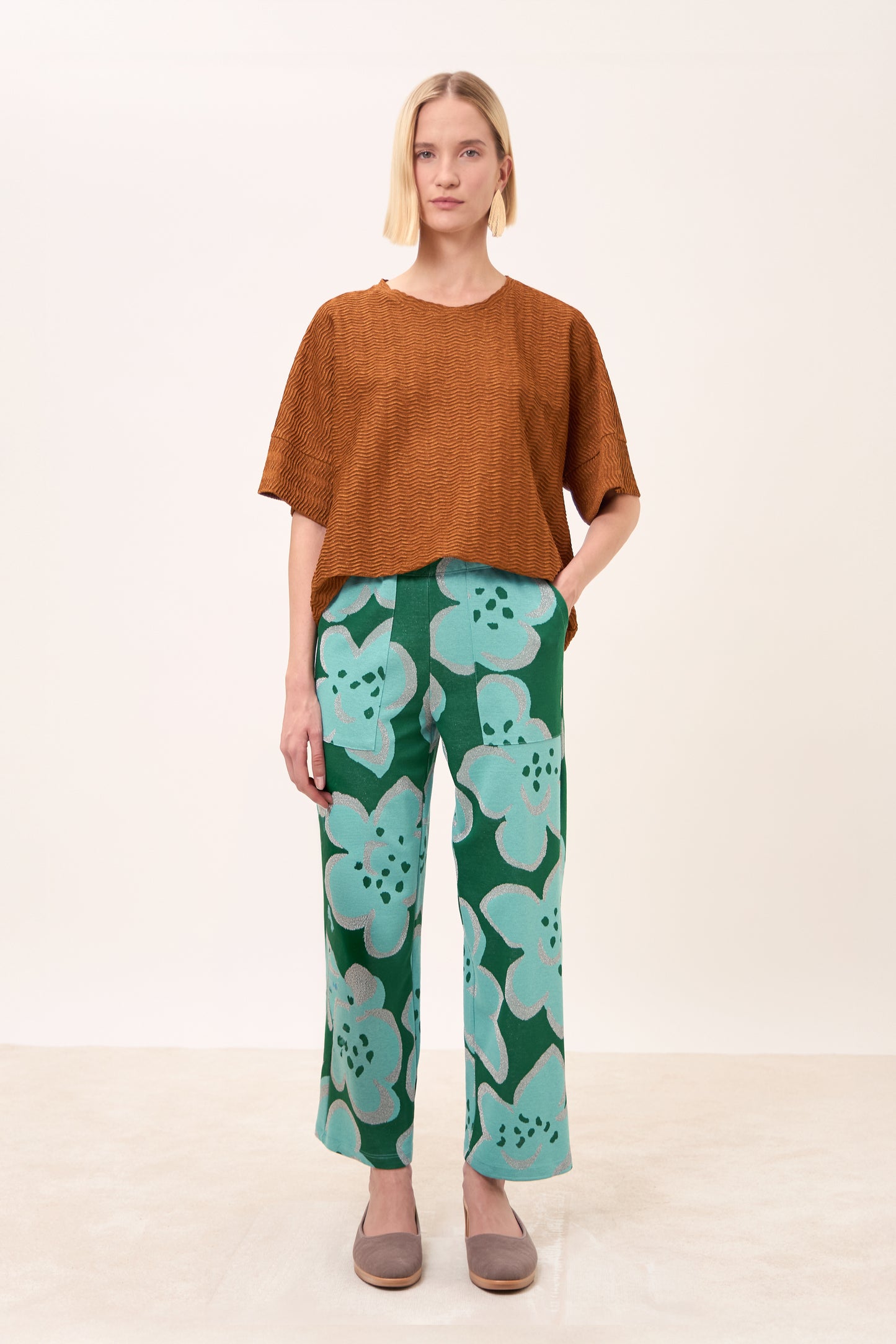 PANTALON EN LUREX FLEURS VERT