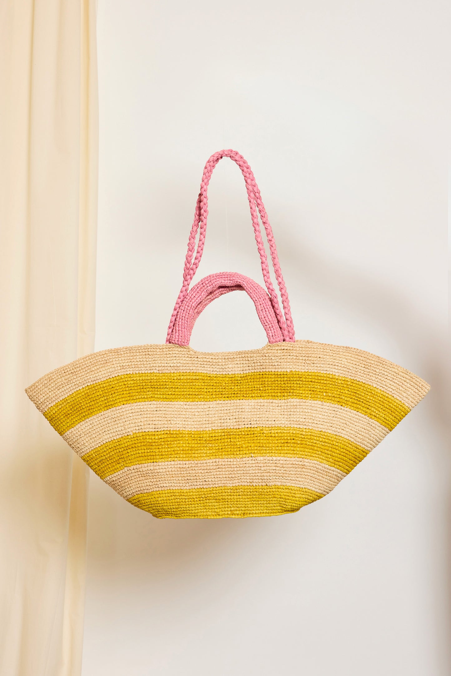 TWO-TONE RAFFIA BASKET YELLOW