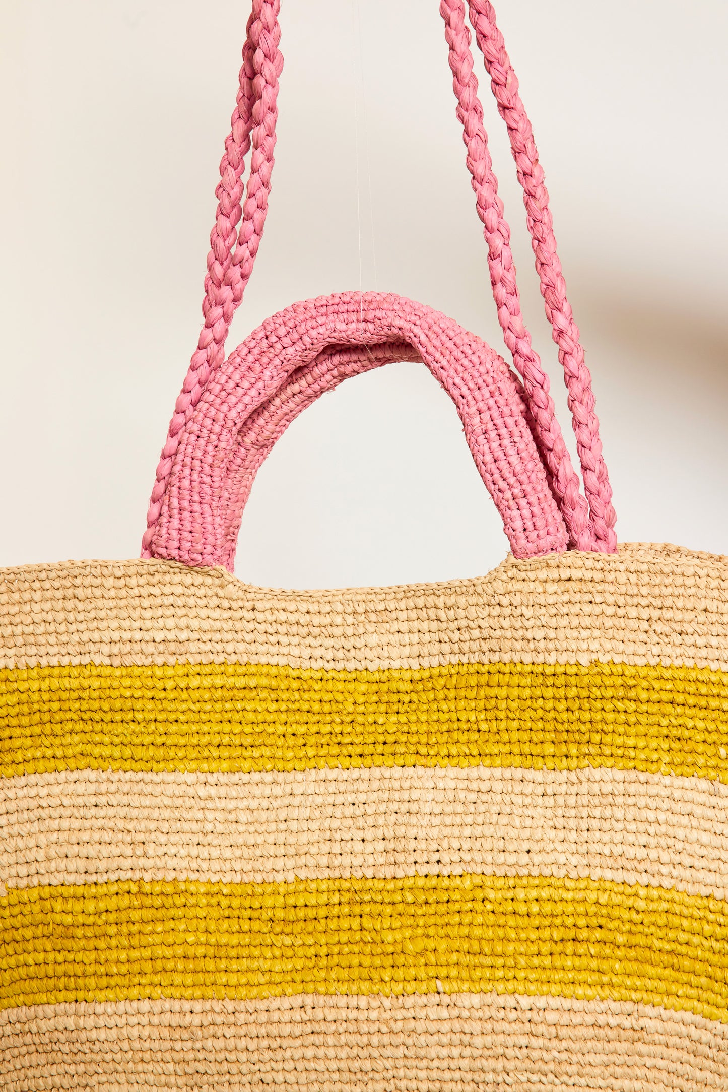 TWO-TONE RAFFIA BASKET YELLOW