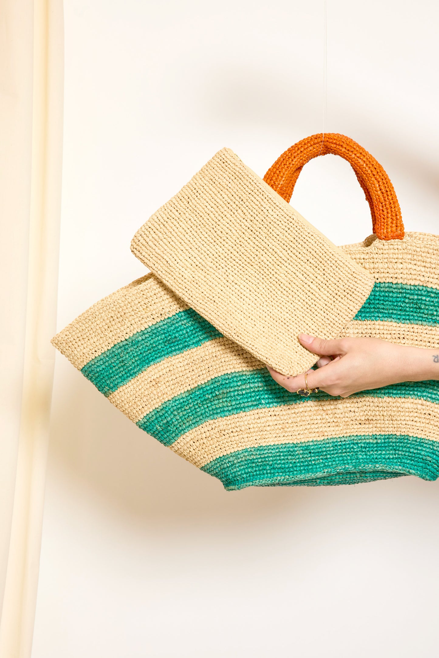TWO-TONE RAFFIA BASKET TURQUOISE