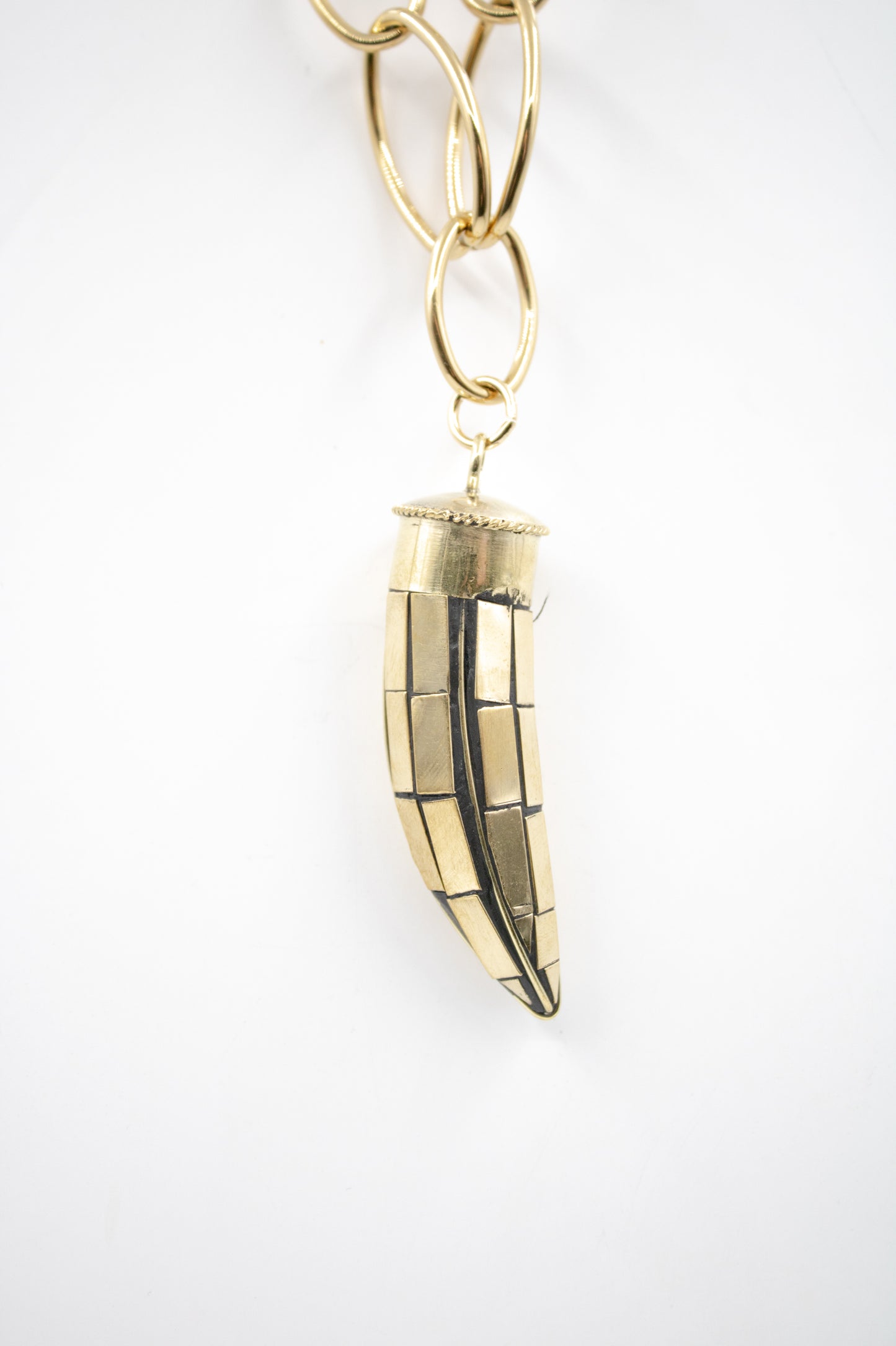 TOOTH NECKLACE GOLD