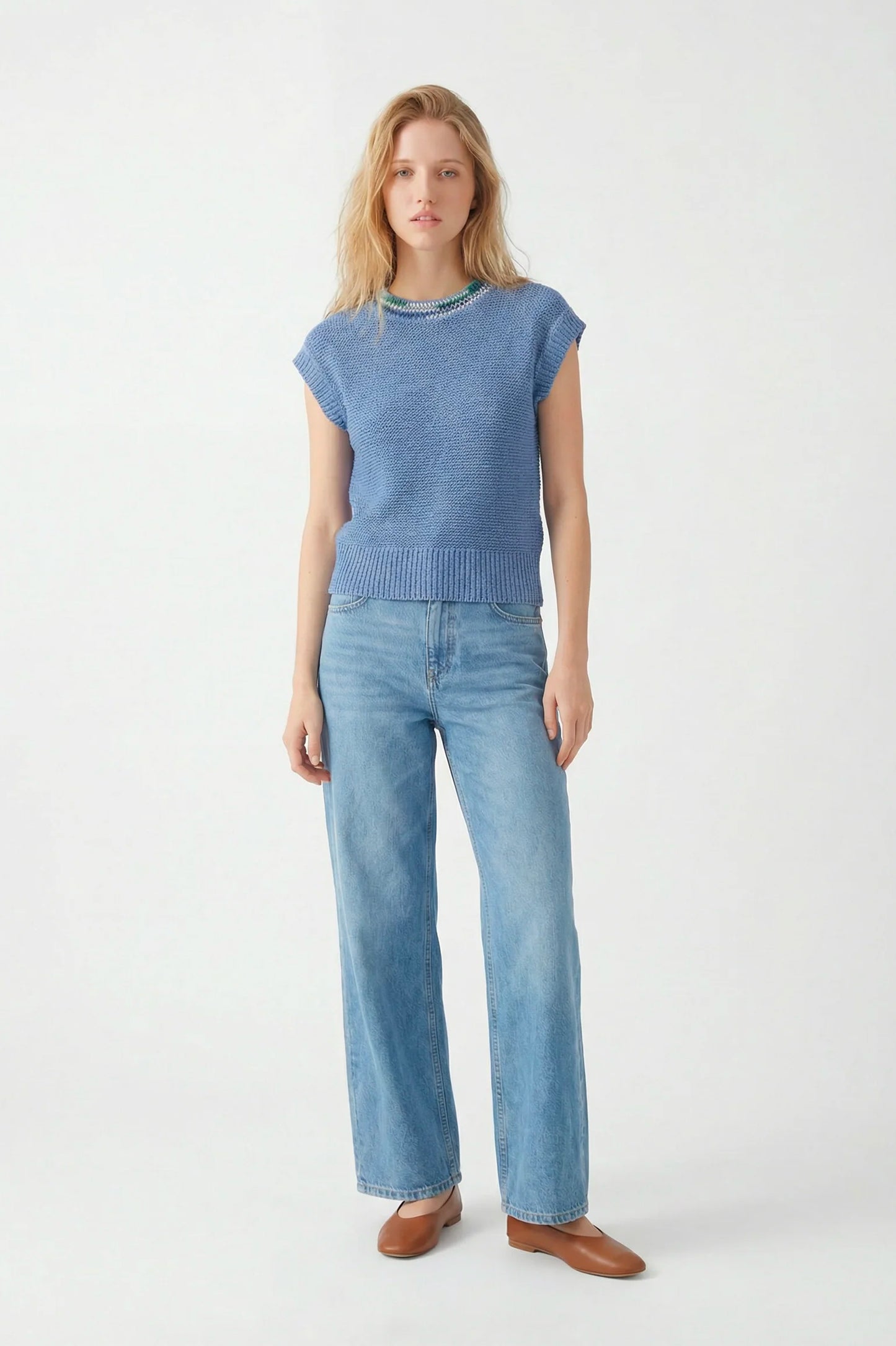SLEEVELESS SWEATER SKY BLUE