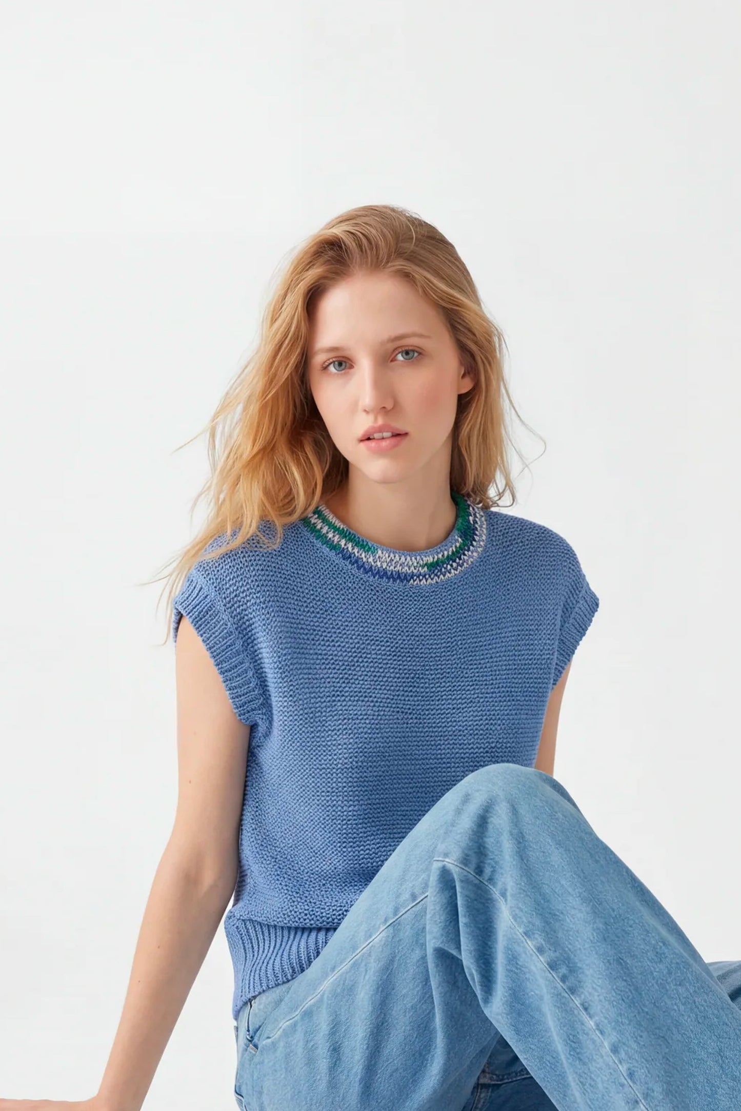 SLEEVELESS SWEATER SKY BLUE