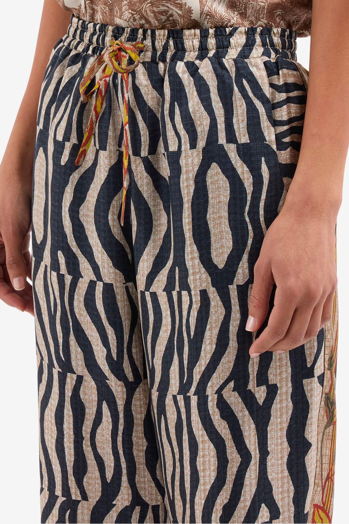 PANTALON EN SOIE BEIGE