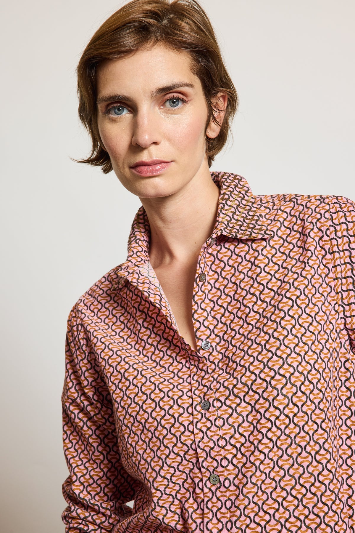 CHEMISE EN VELOURS BRODÉE ROSE