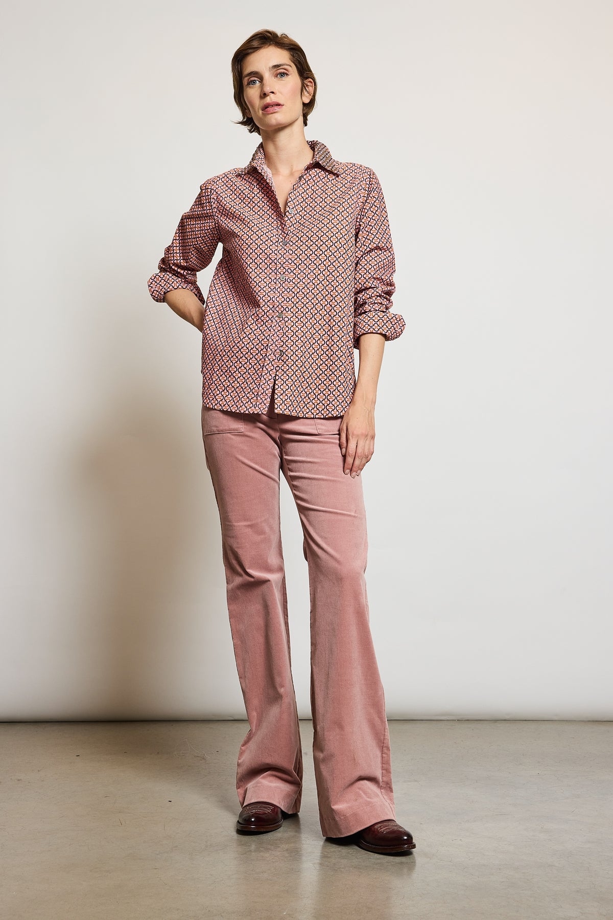 CHEMISE EN VELOURS BRODÉE ROSE