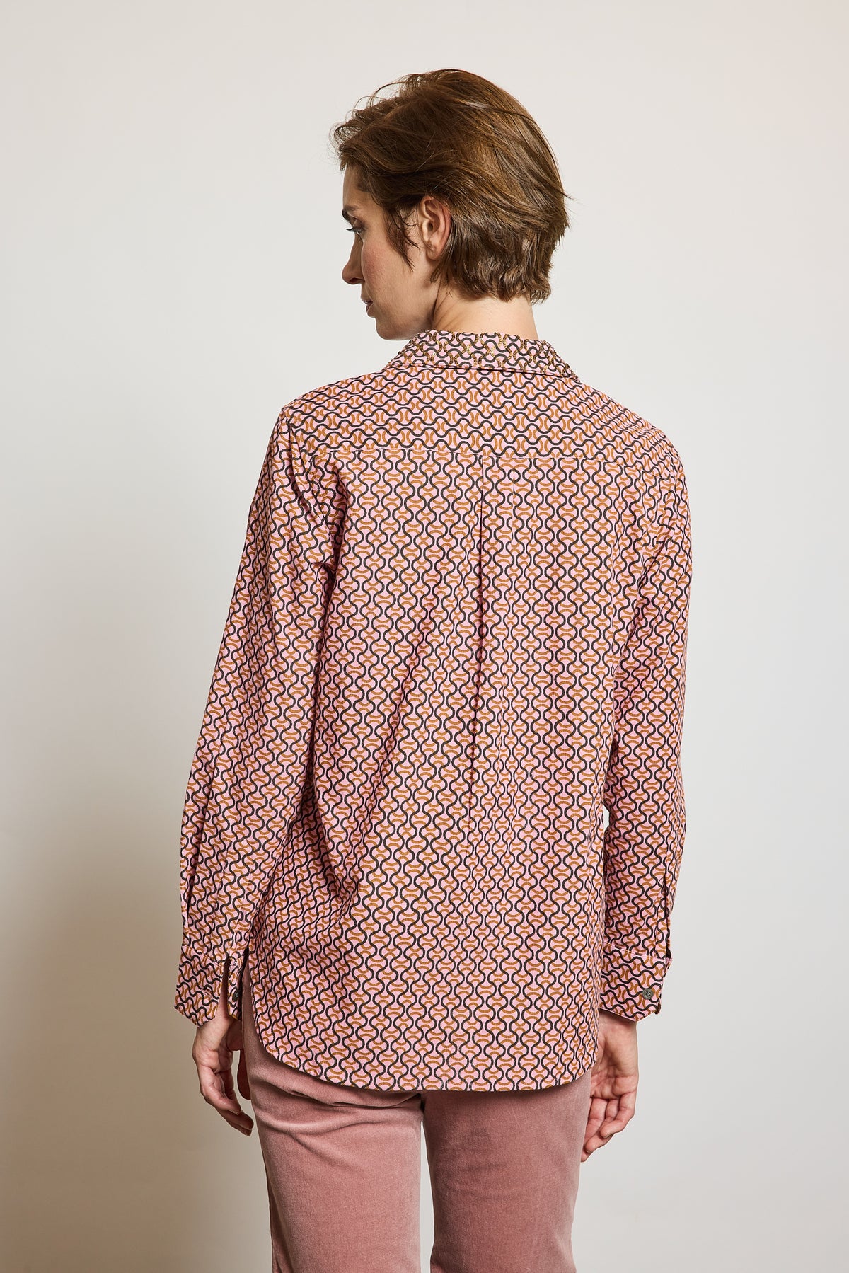 CHEMISE EN VELOURS BRODÉE ROSE