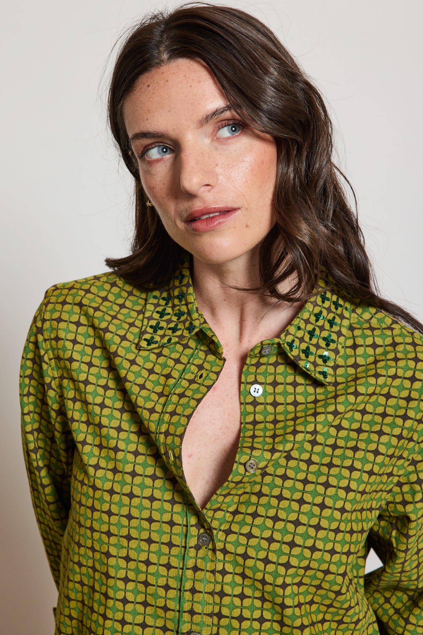 CHEMISE EN VELOURS BRODÉE