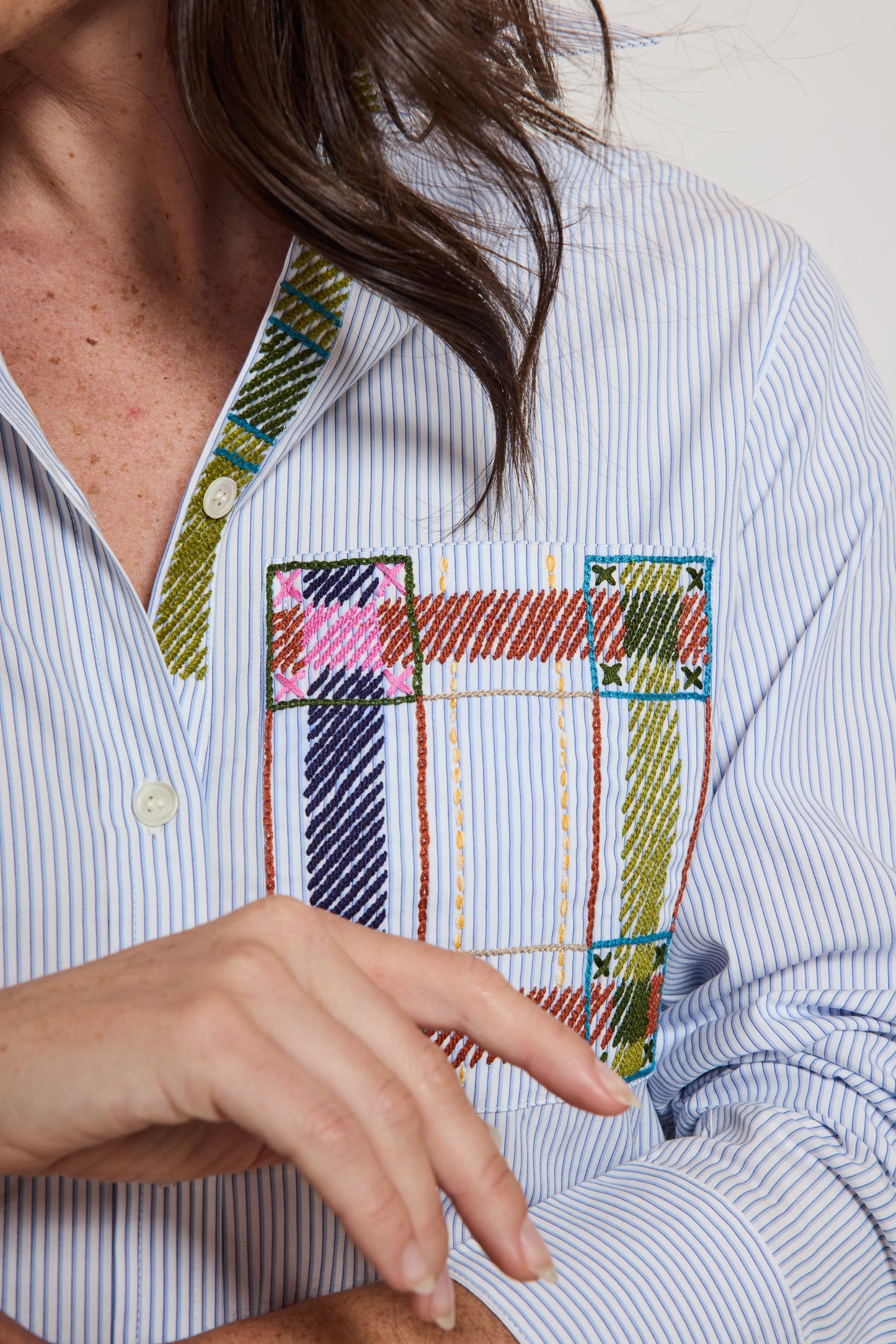CHEMISE POCHE BRODÉE BLEUE