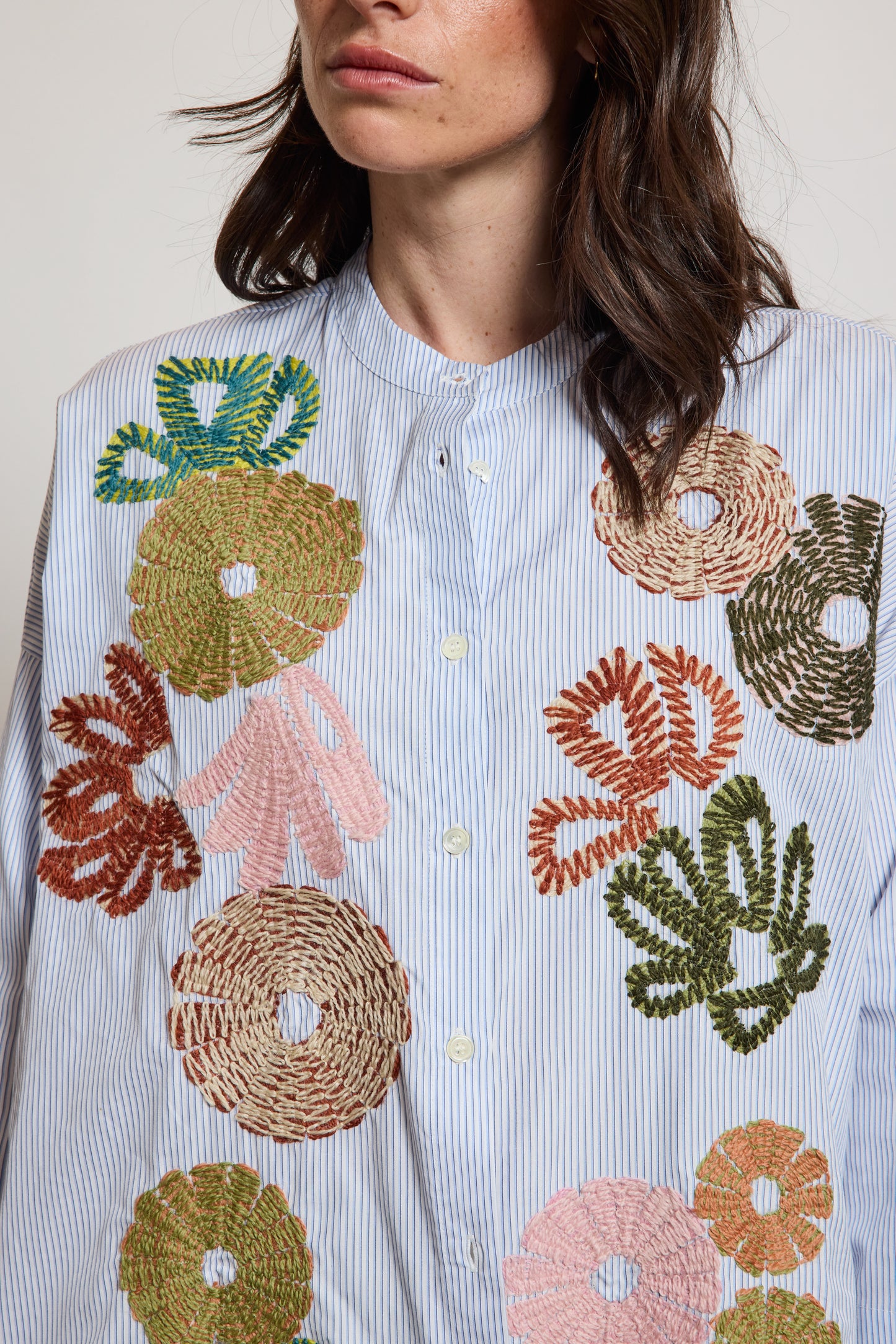 SHIRT WITH EMBROIDERED FLOWERS BLUE