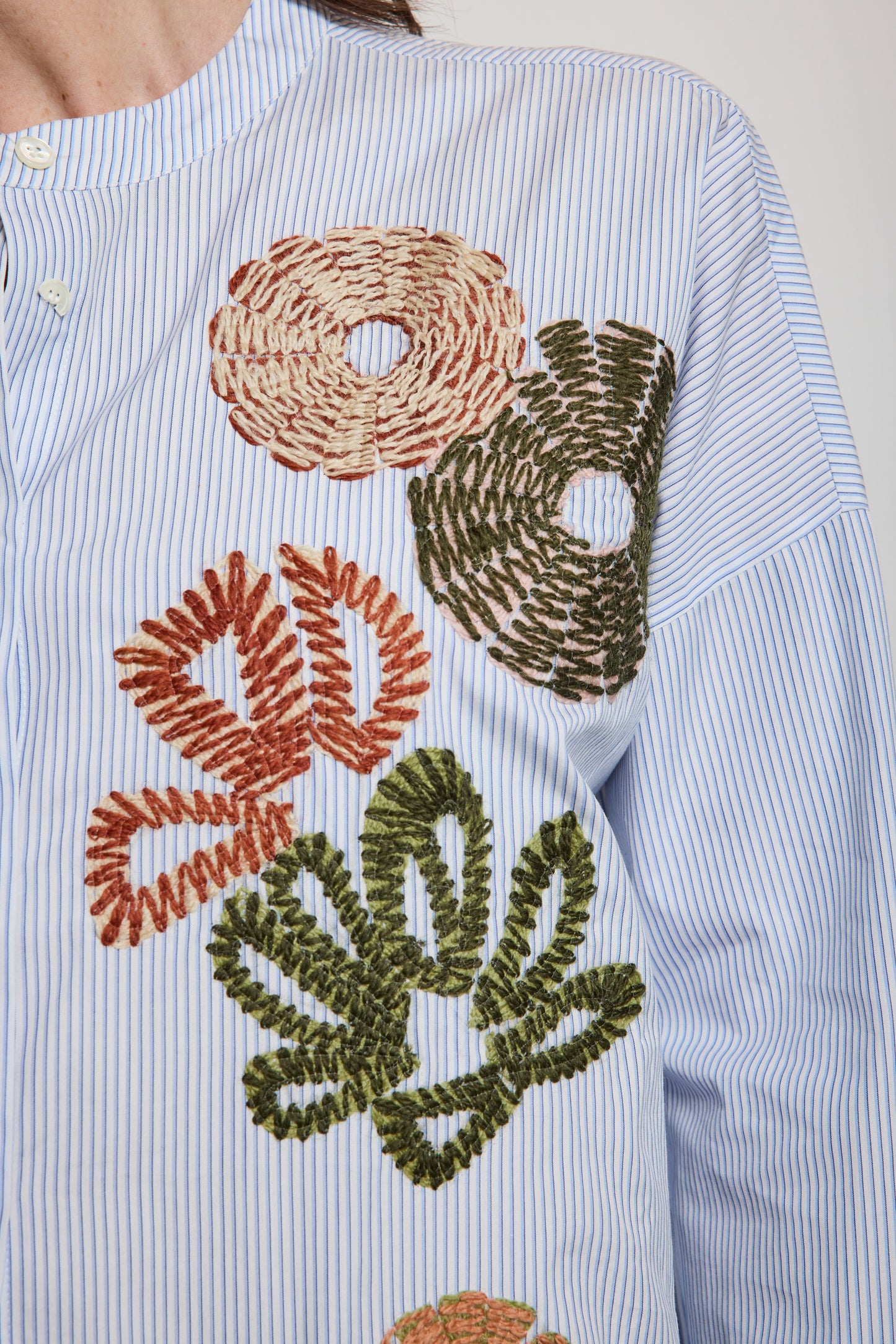SHIRT WITH EMBROIDERED FLOWERS BLUE
