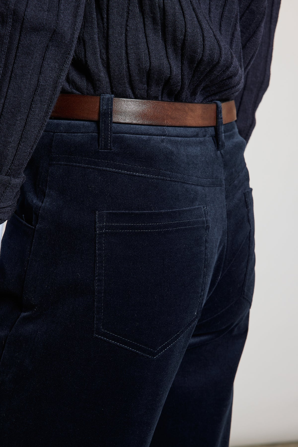 JEAN EN VELOURS MARINE