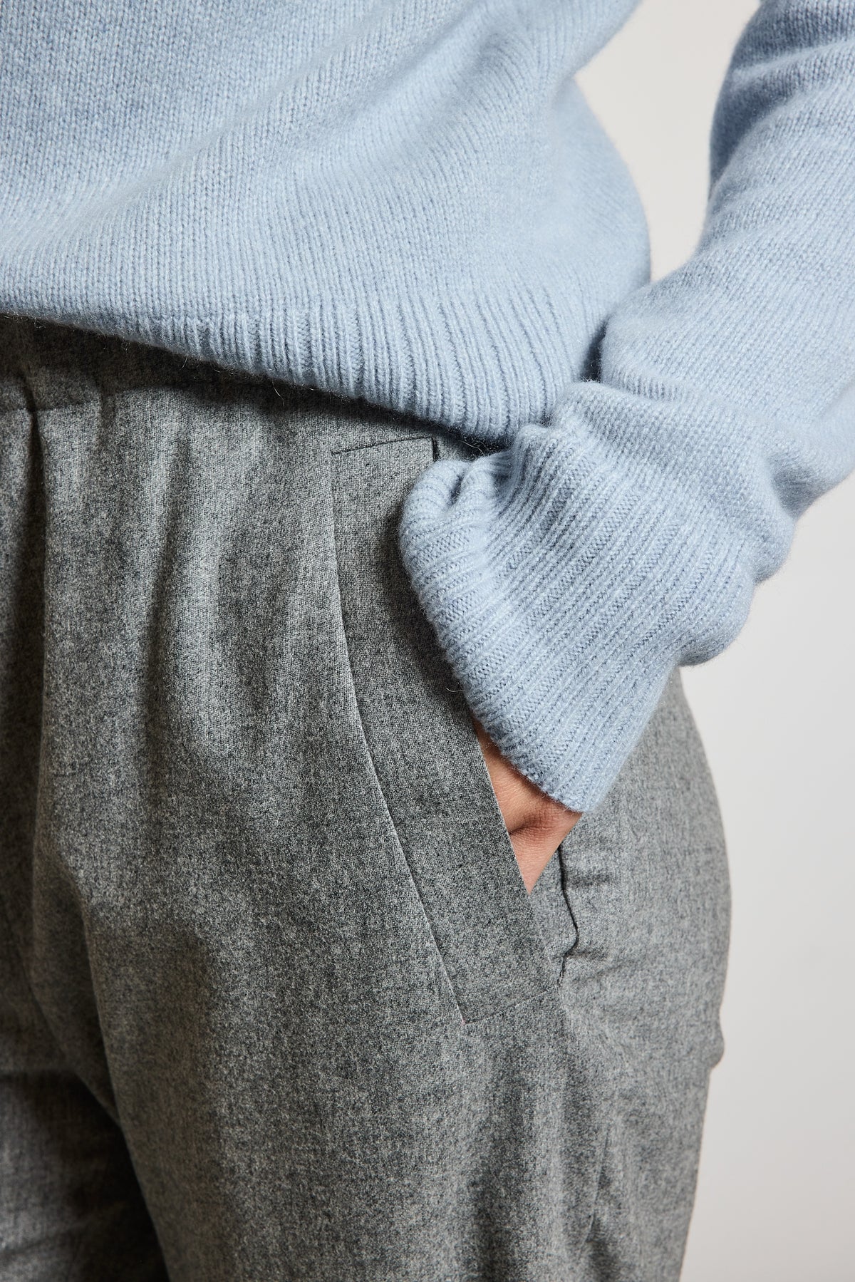 CASHMERE CARROT PANTS GREY