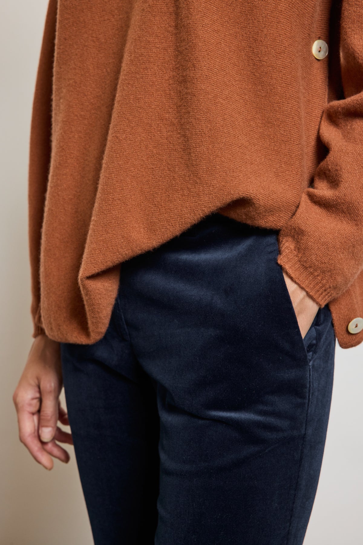 VELVET KICK-FLARED PANTS NAVY