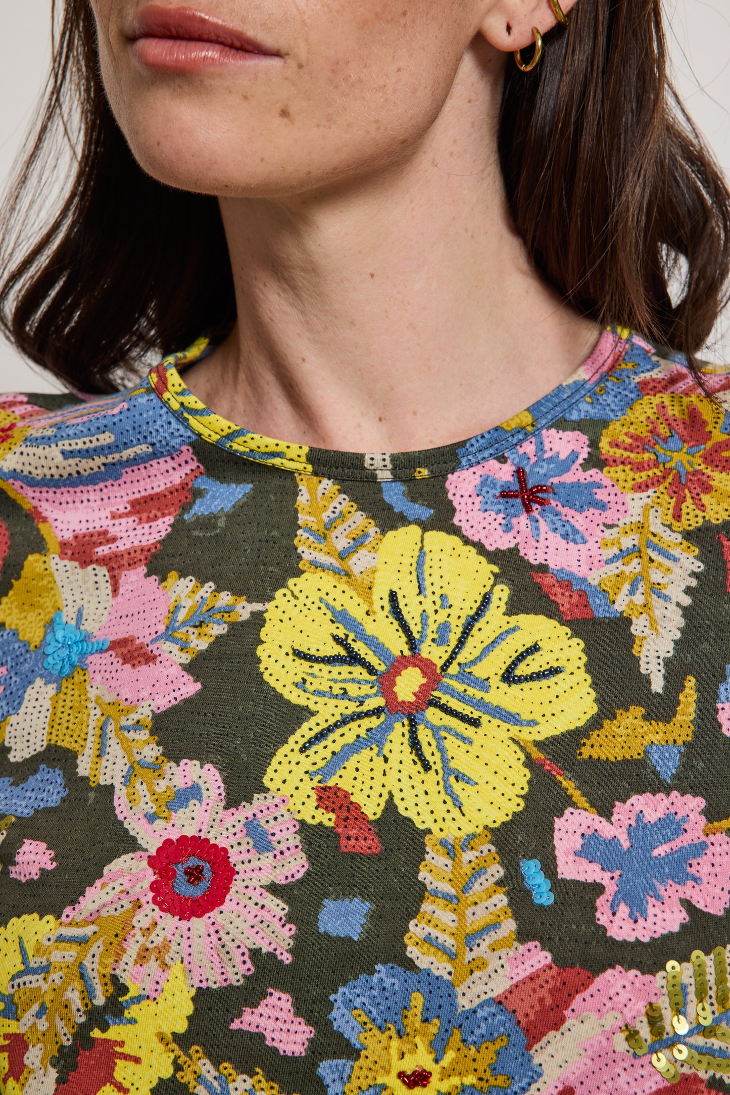 T-SHIRT À SEQUINS MULTICOLORE