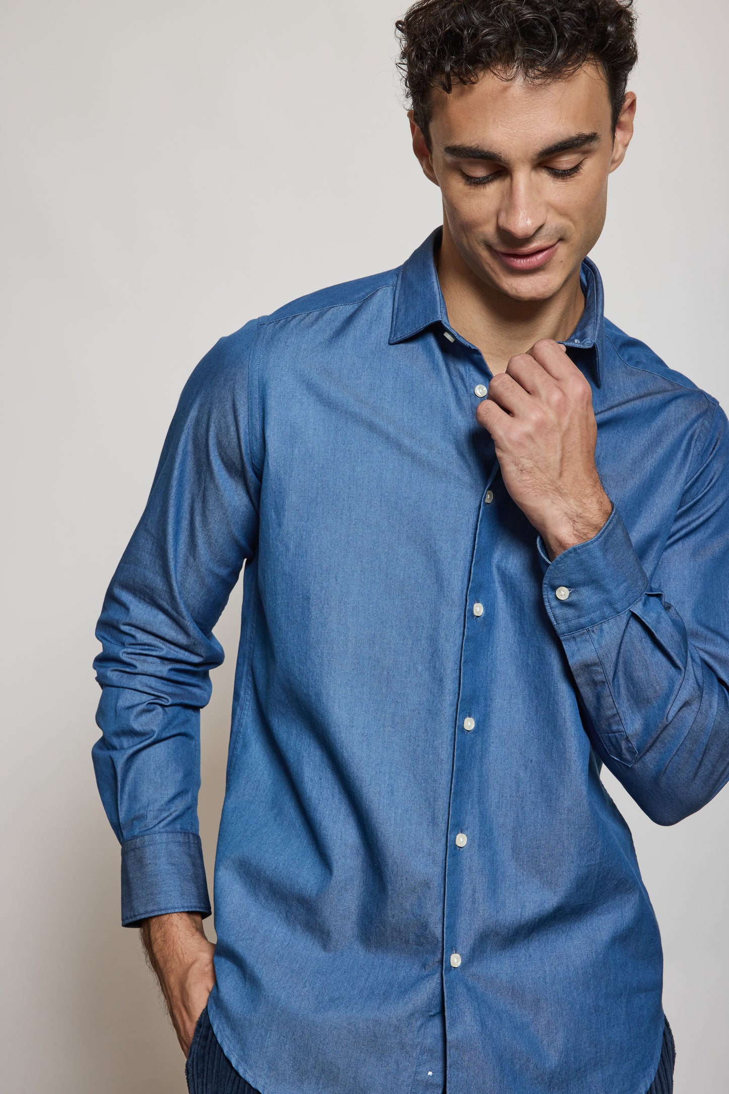 CHEMISE AJUSTÉE EN JEAN BLEUE
