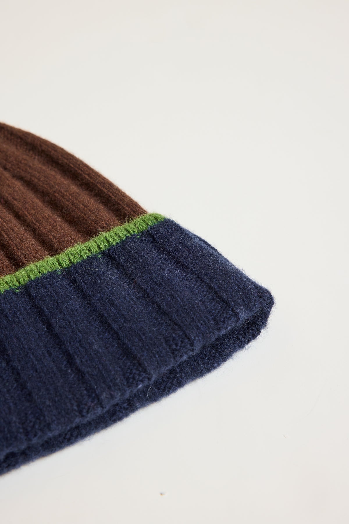 BONNET TRICOLORE CHOCOLAT