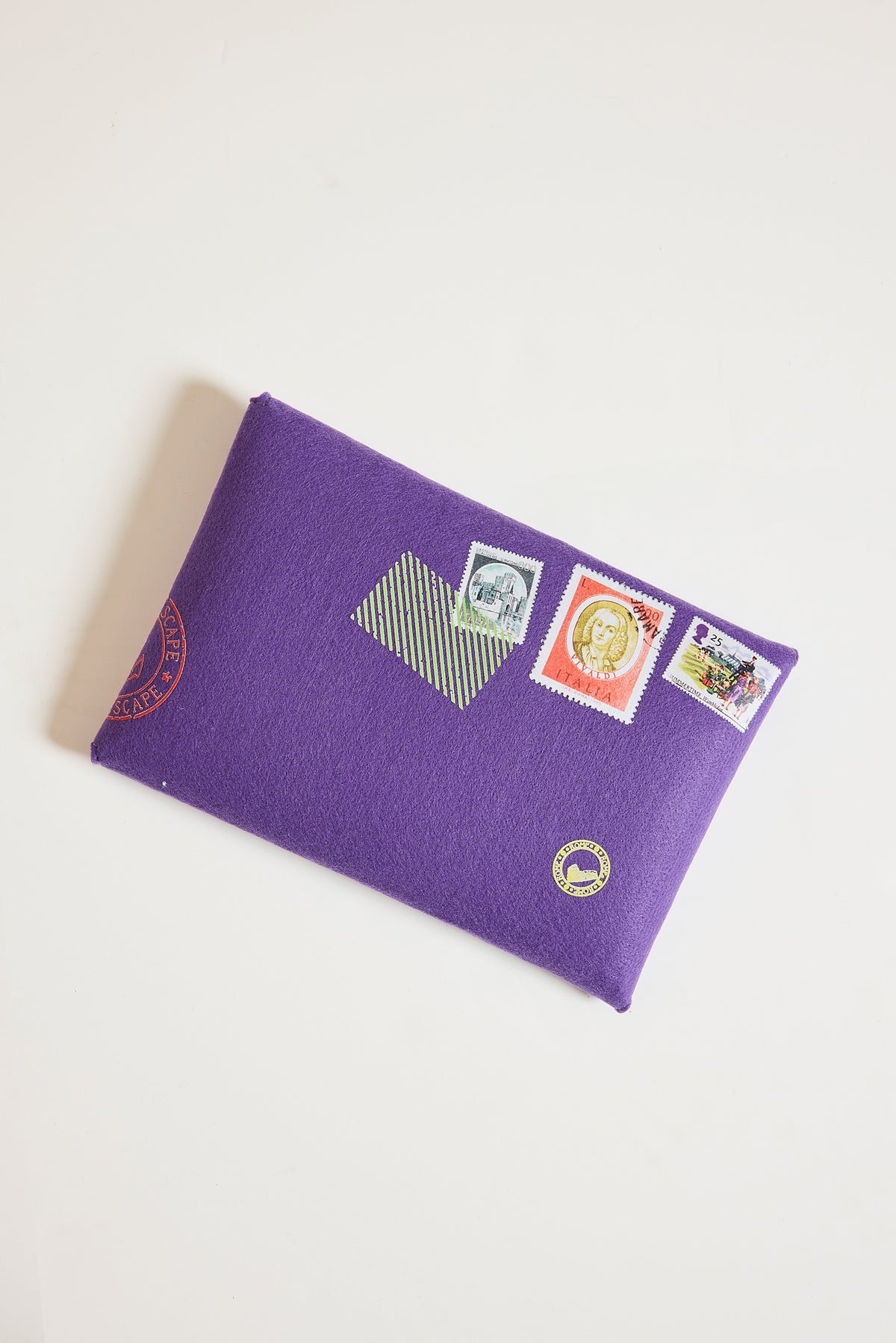 ENVELOPPE EN FEUTRE VIOLET