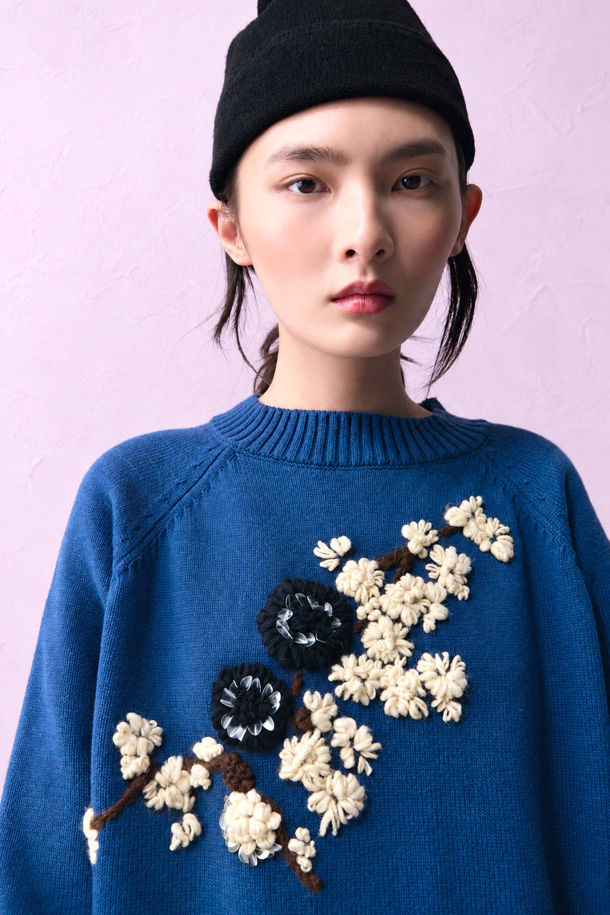 EMBROIDERED SWEATER BLUE
