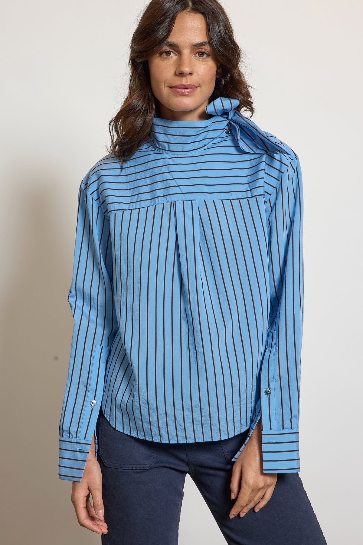 CHEMISE COL CRAVATE BLEUE