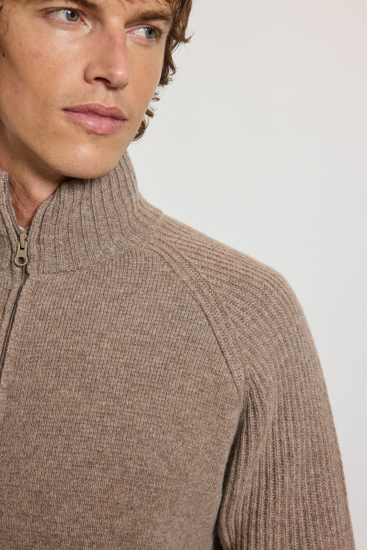 CARDIGAN ZIPPÉ EN LAINE BEIGE