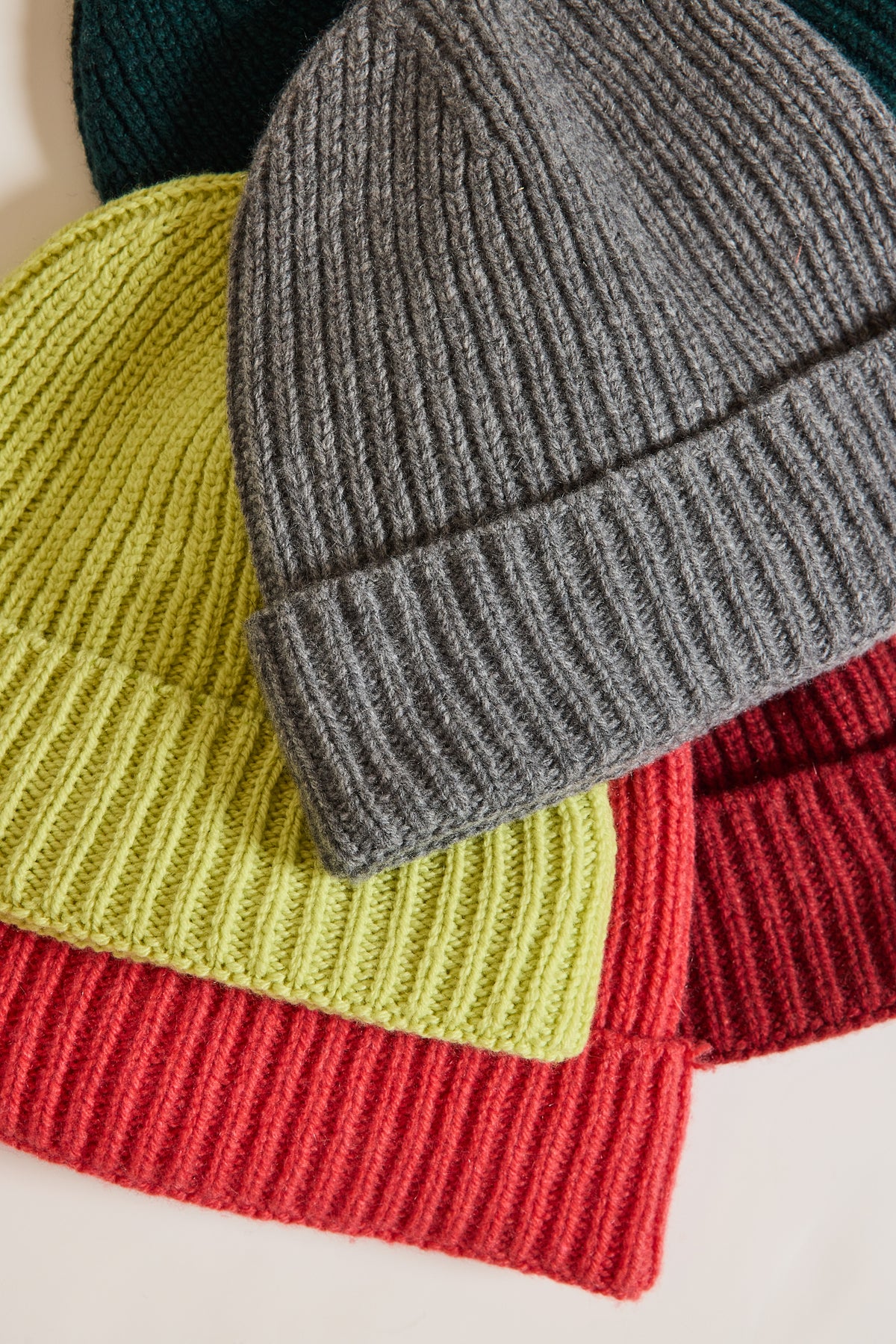 BONNET EN CACHEMIRE TOMETTE