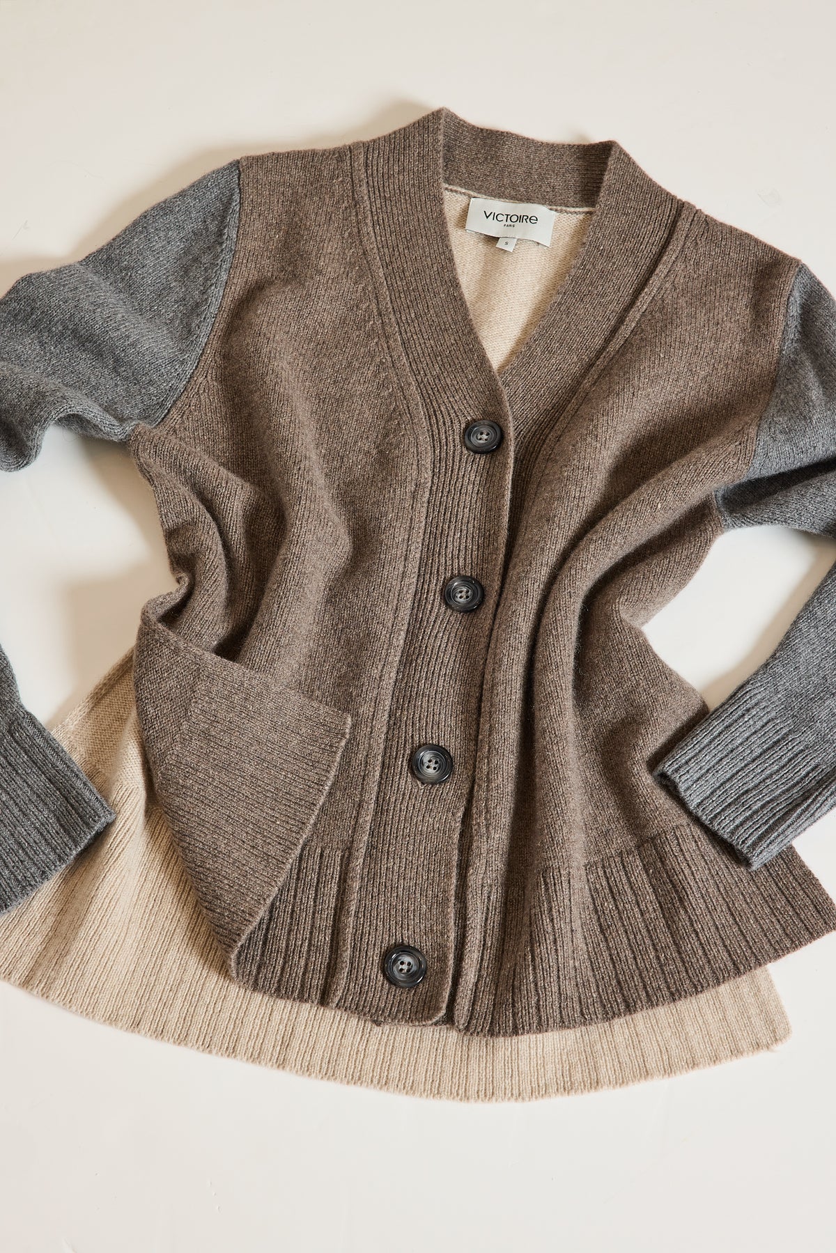 CARDIGAN TRICOLORE CACHEMIRE TAUPE