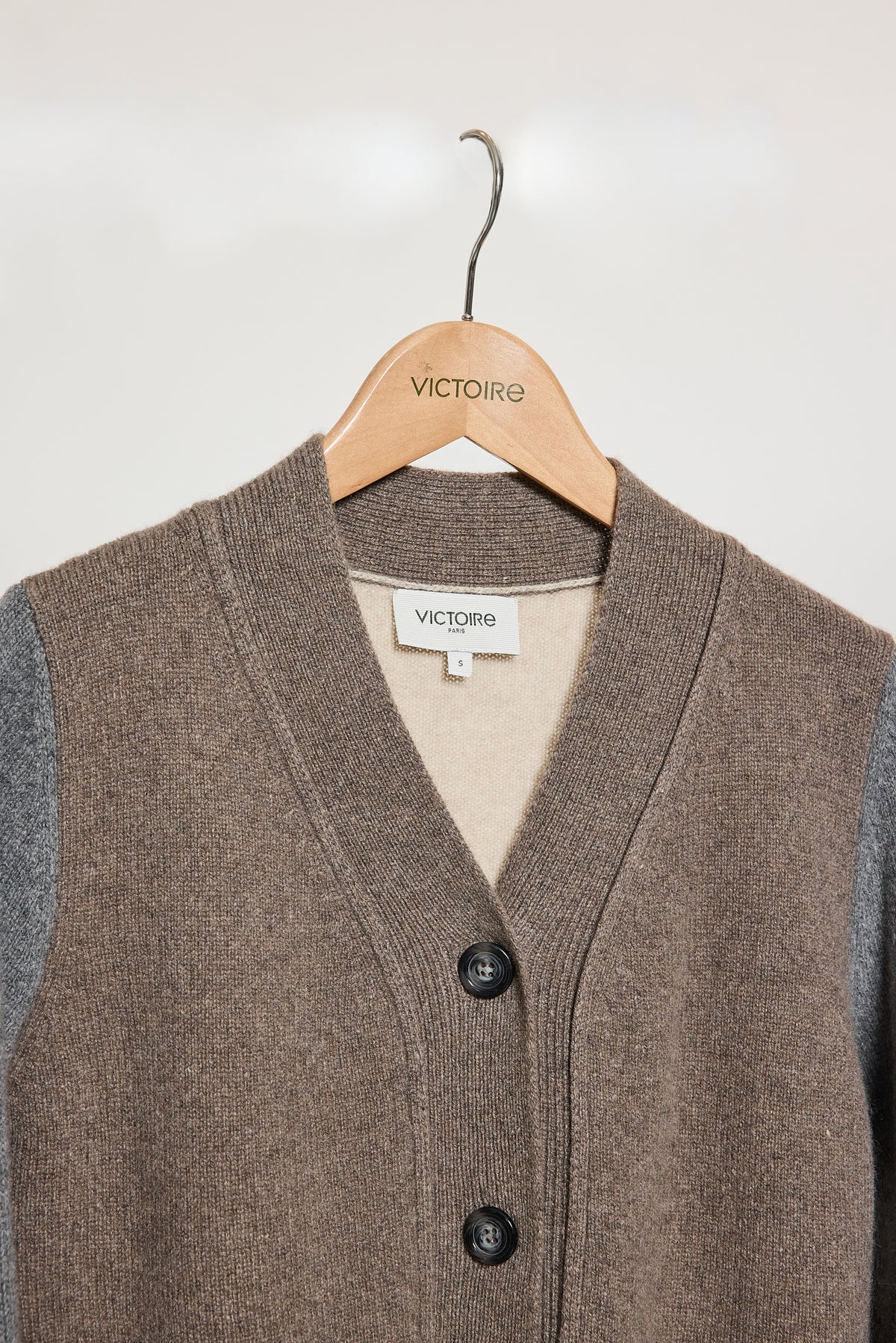 CARDIGAN TRICOLORE CACHEMIRE TAUPE