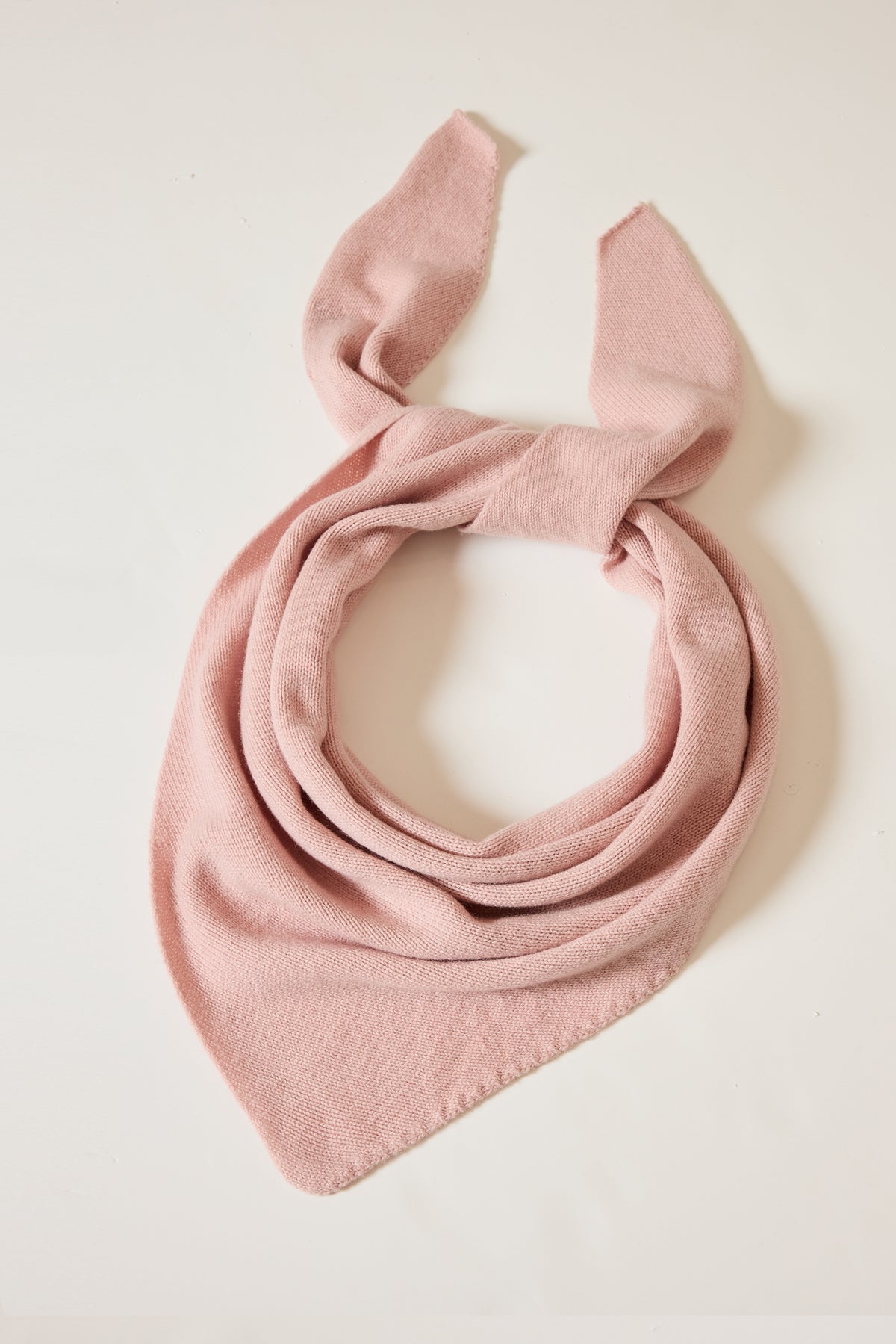 TRIANGLE EN CACHEMIRE ROSE
