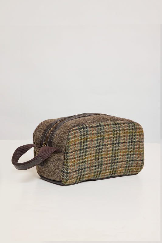 TOILETRY BAG GREEN