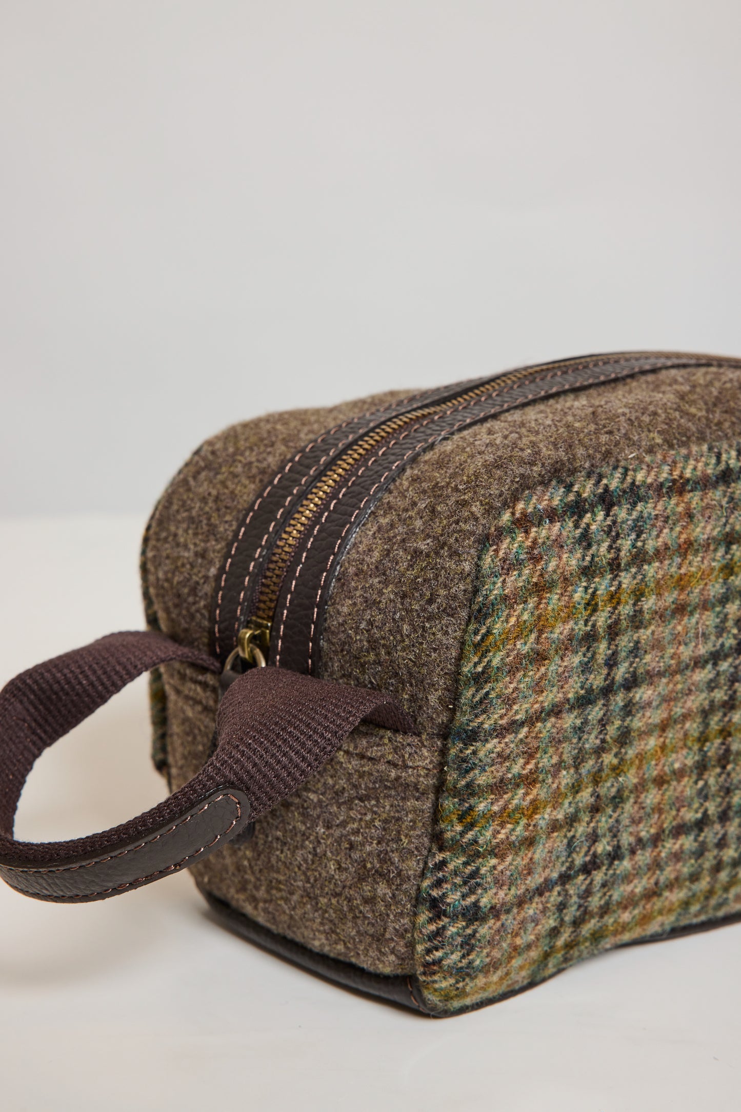 TOILETRY BAG GREEN